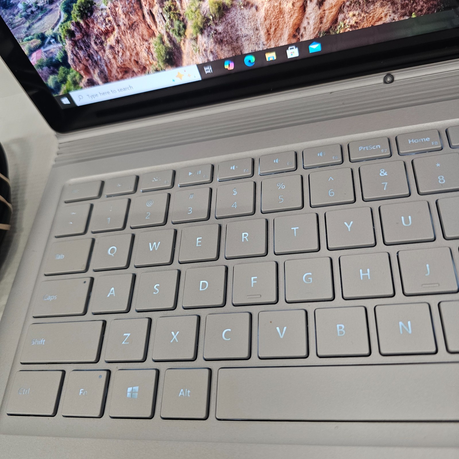 Microsoft Surface Book Intel Core i7-6600u 16GB RAM 512GB SSD NVidia GTX 965M