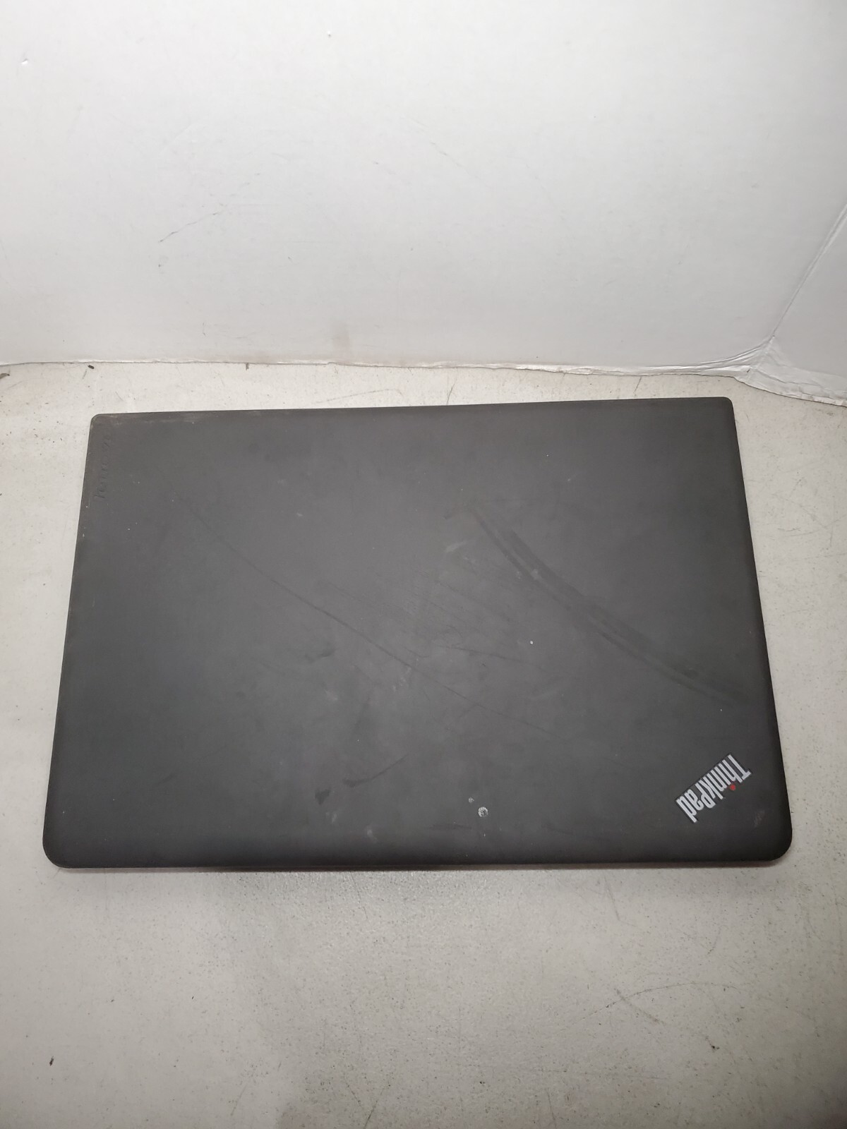 Lenovo ThinkPad E560 15.6″ i7-6500u 8GB RAM No HDD/SSD/OS! BAD LCD! #69
