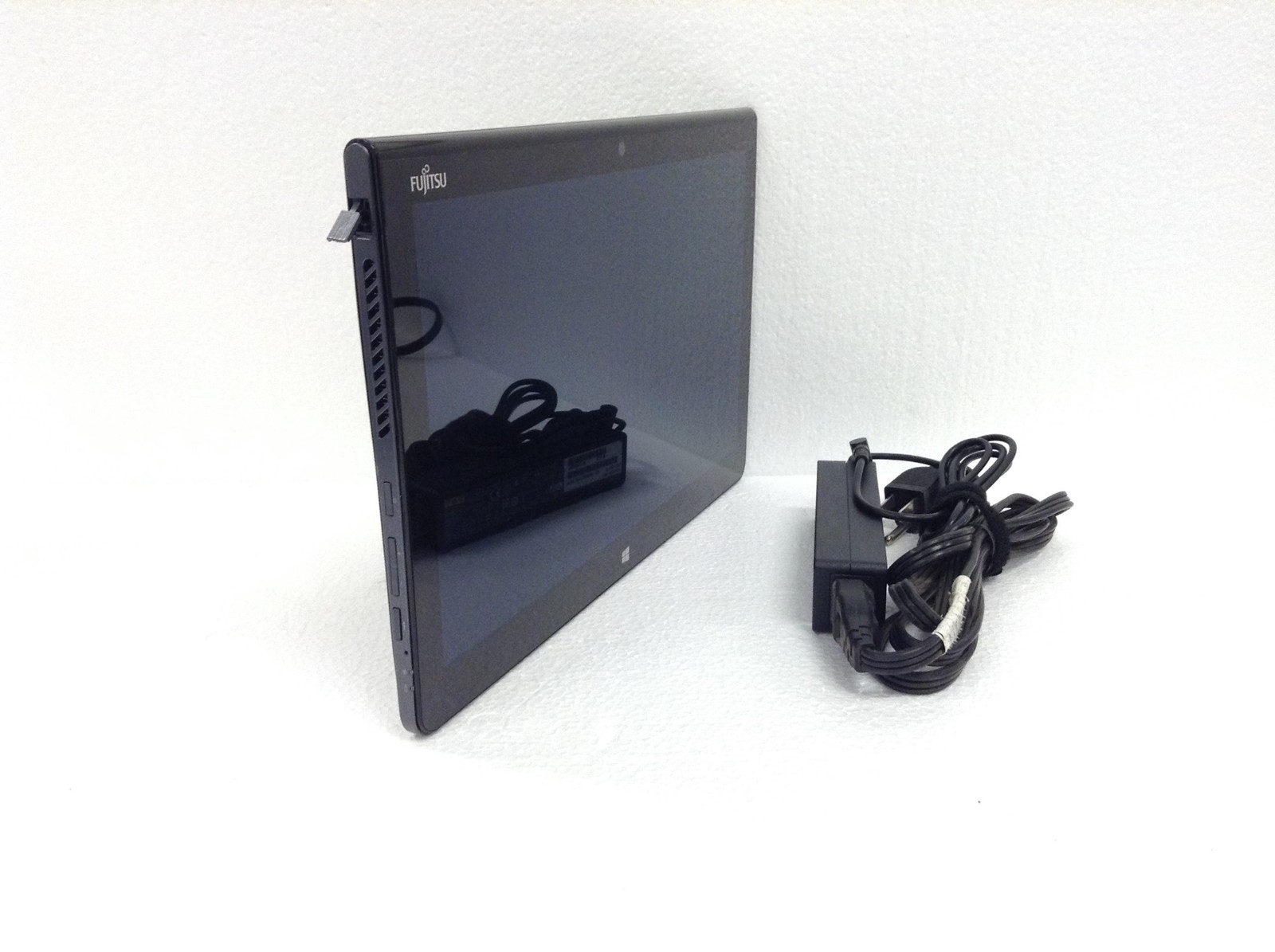 Fujitsu Stylistic Q704 i7-4600U 2.10GHz 12.5″ Touch Tablet 8GB, No SSD FREE SHIP