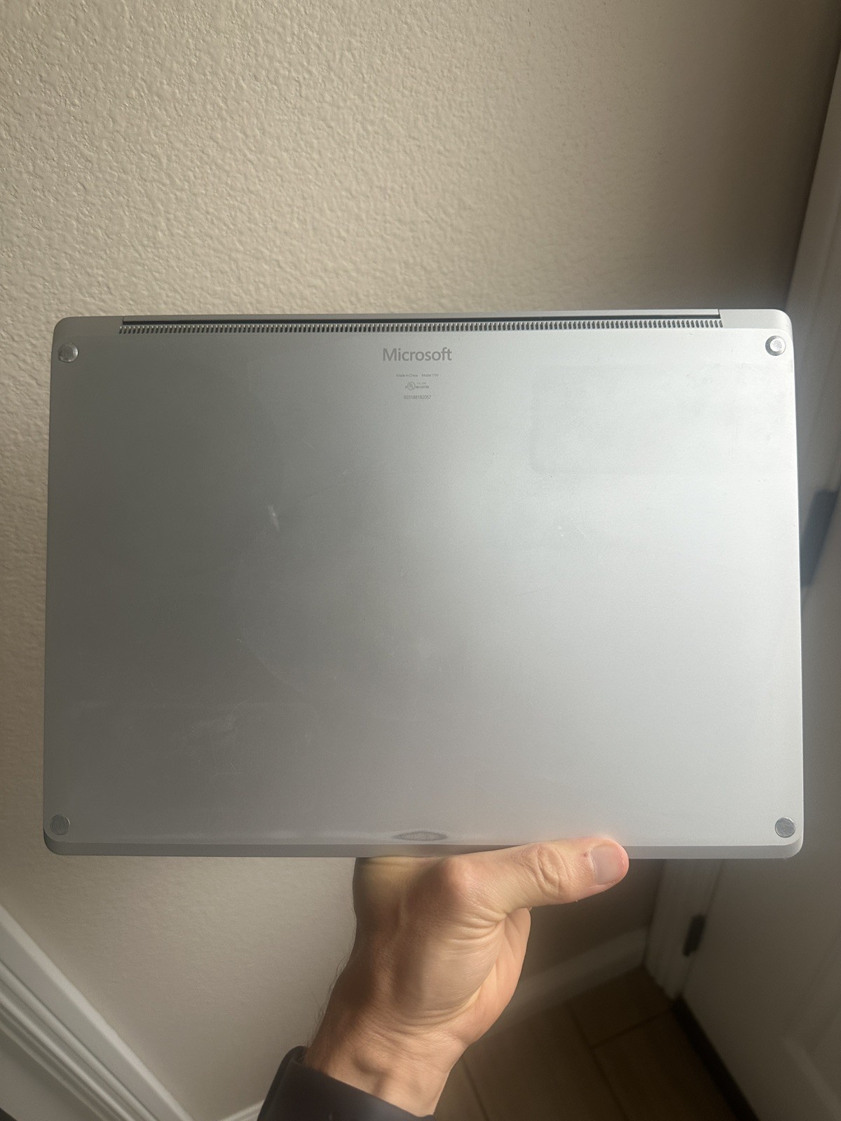 Microsoft Surface Laptop 1769 13.5″ i5-7200U 8GB RAM 128GB SSD Win 10 Pro