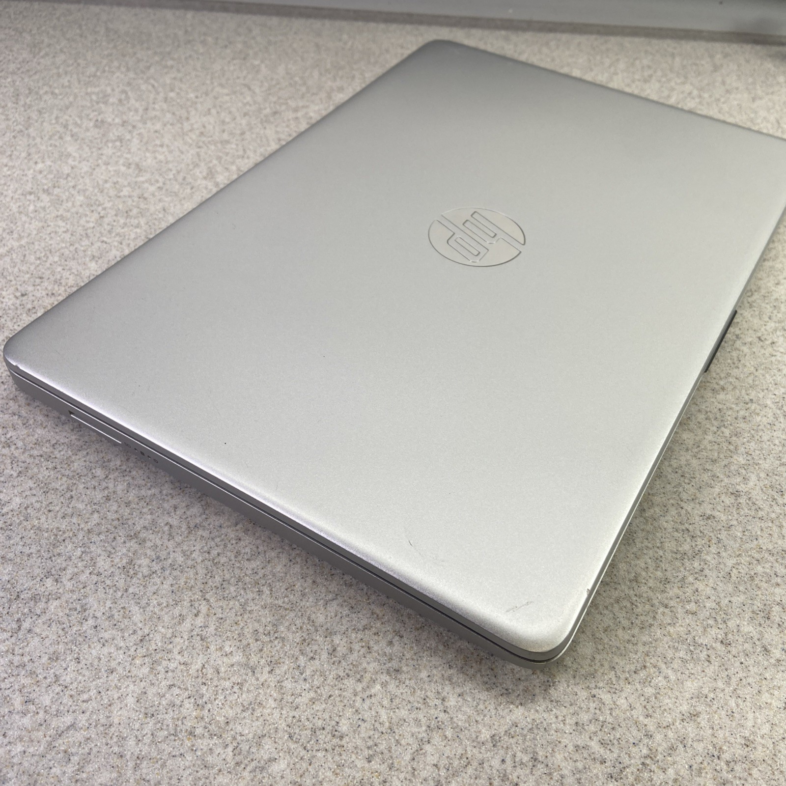 HP 14-fq0110wm HP 14″ FHD AMD Ryzen 3 3250U 2.6GHz AMD Radeon Graphics 4GB RAM