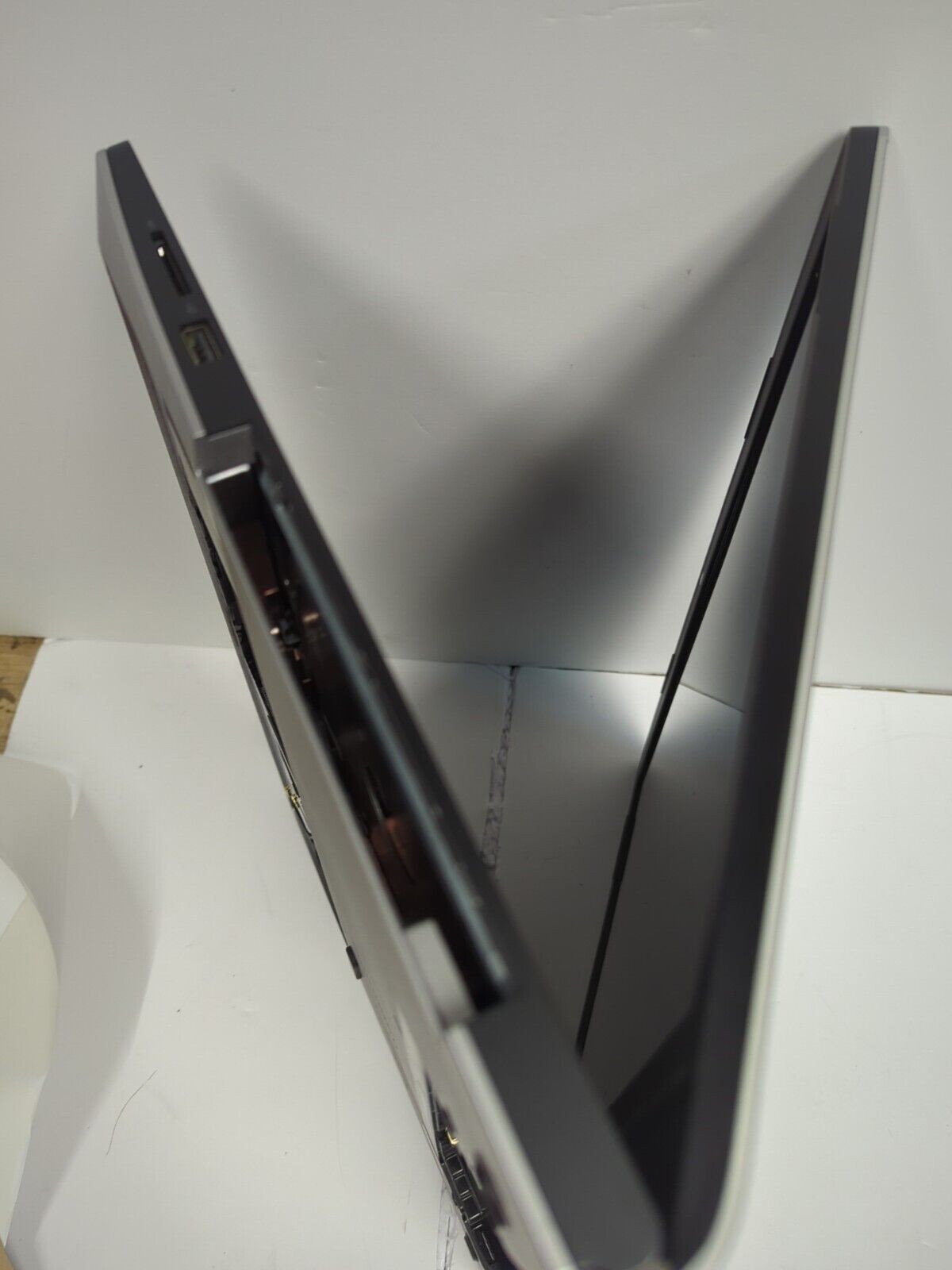 (For Parts) DELL INSPIRON 17 5000 SERIES laptop (Service Tag: D6L6B12)