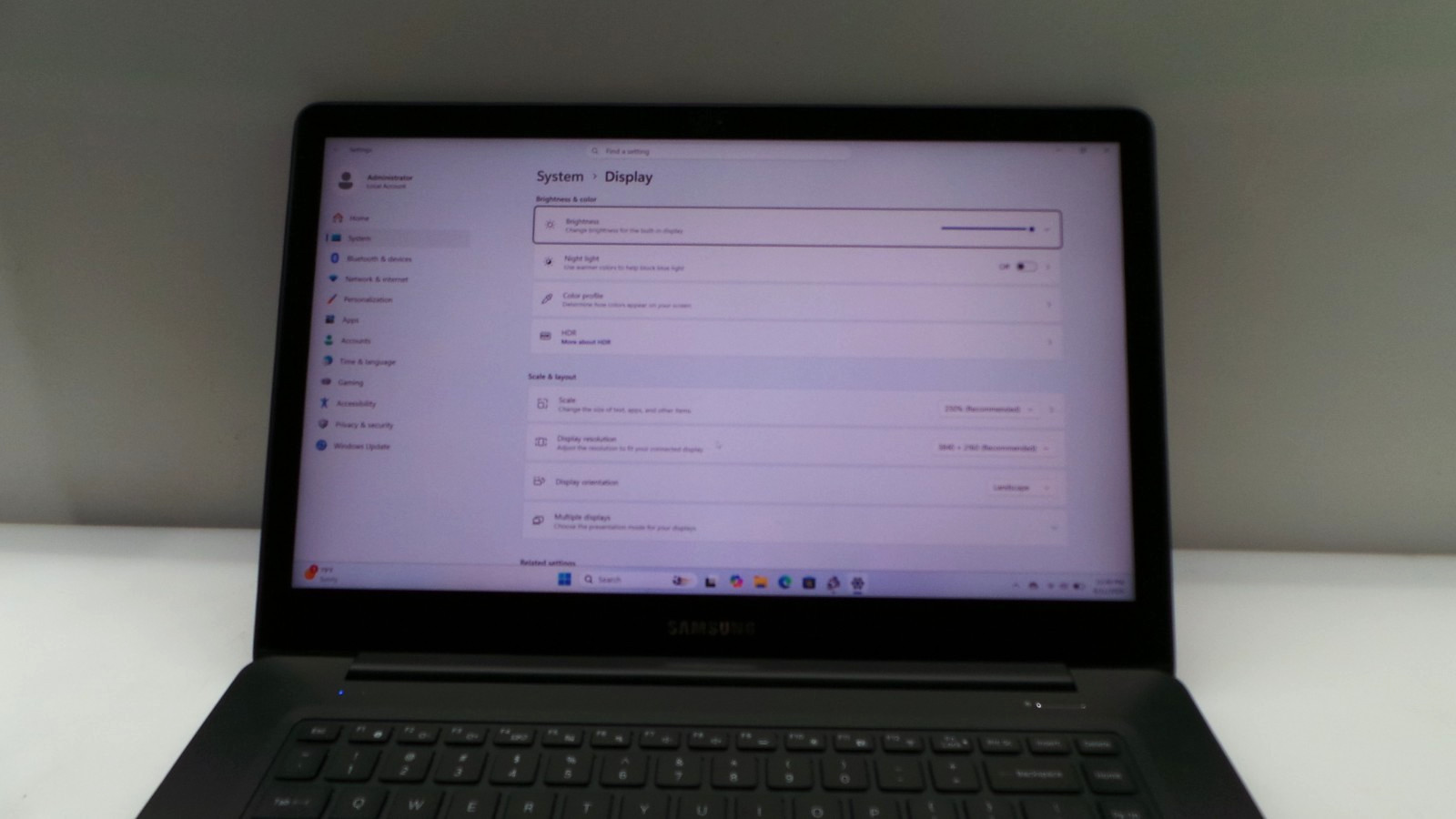 Samsung Notebook NP940Z5L | 15.6″ | i7-6700HQ | 8GB 256GB SSD | Touchscreen