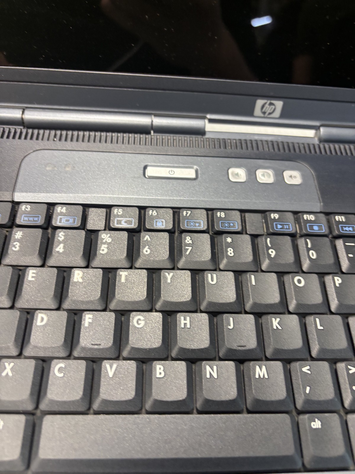 HP COMPAQ NX9600 – FOR PARTS/REPAIR hass ddr2 ram and 80gb at disc drive