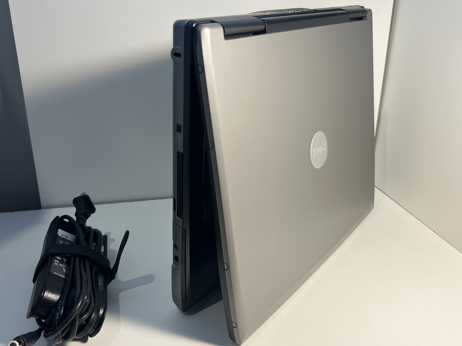 Dell Latitude D520 CORE 2 DUO 2GB 120GB HDD NO OS