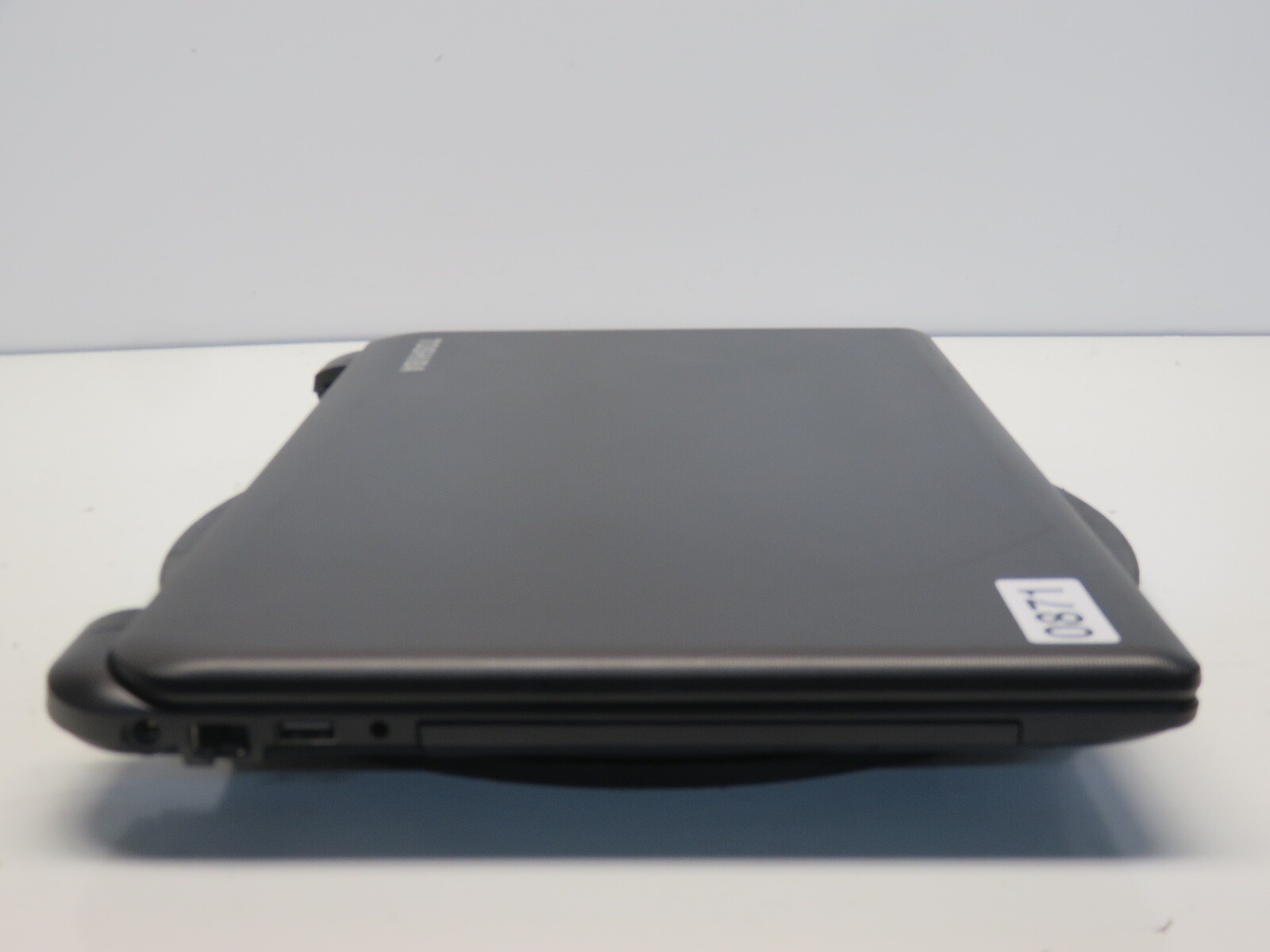 Toshiba Satellite C55D-B5308 AMD E1-2100 APU 1.00GHz 4GB NO HDD No Batt