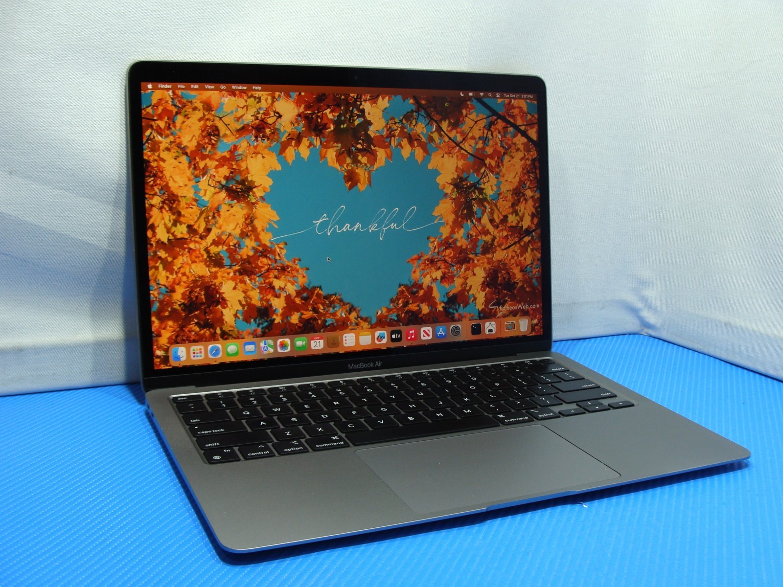 Apple MacBook Air A2337 MGN63LL/A 13.3″ M1 (2020) 8CPU/7GPU 8GB 128GB +Charger