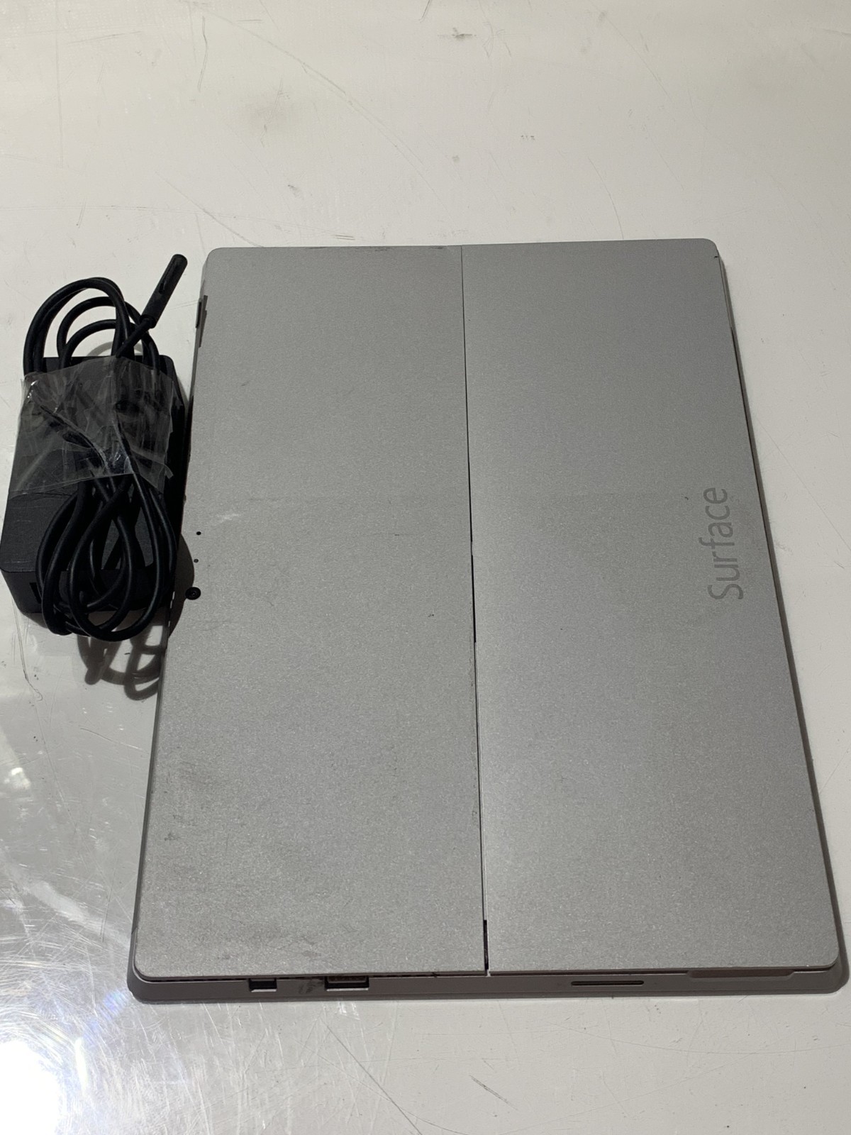 MICROSOFT SURFACE 1631 i3-4020Y@1.50GHZ 4GB RAM 128GB SSD W10P TOUCH W/AC *READ