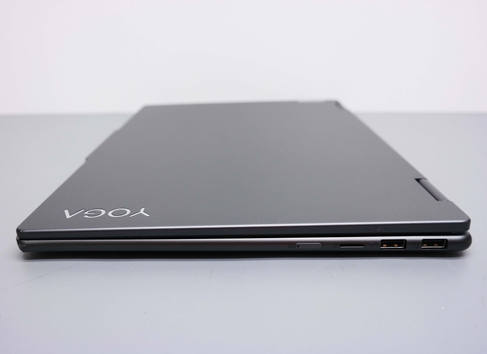 Lenovo Yoga 7i 82YN0001US 16″ i5-1335U 8GB RAM 512GB SSD READ
