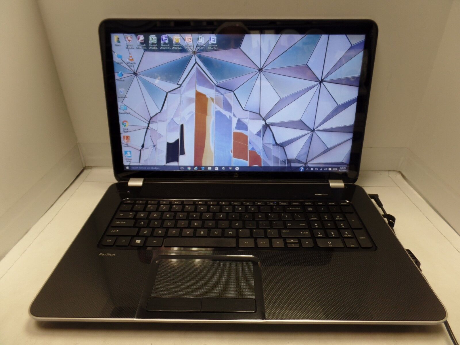 17.3″ HP Pavilion TouchScren AMD A8-5550M 2.10GHz 10GB 1TB Radeon HD 8550G Win10