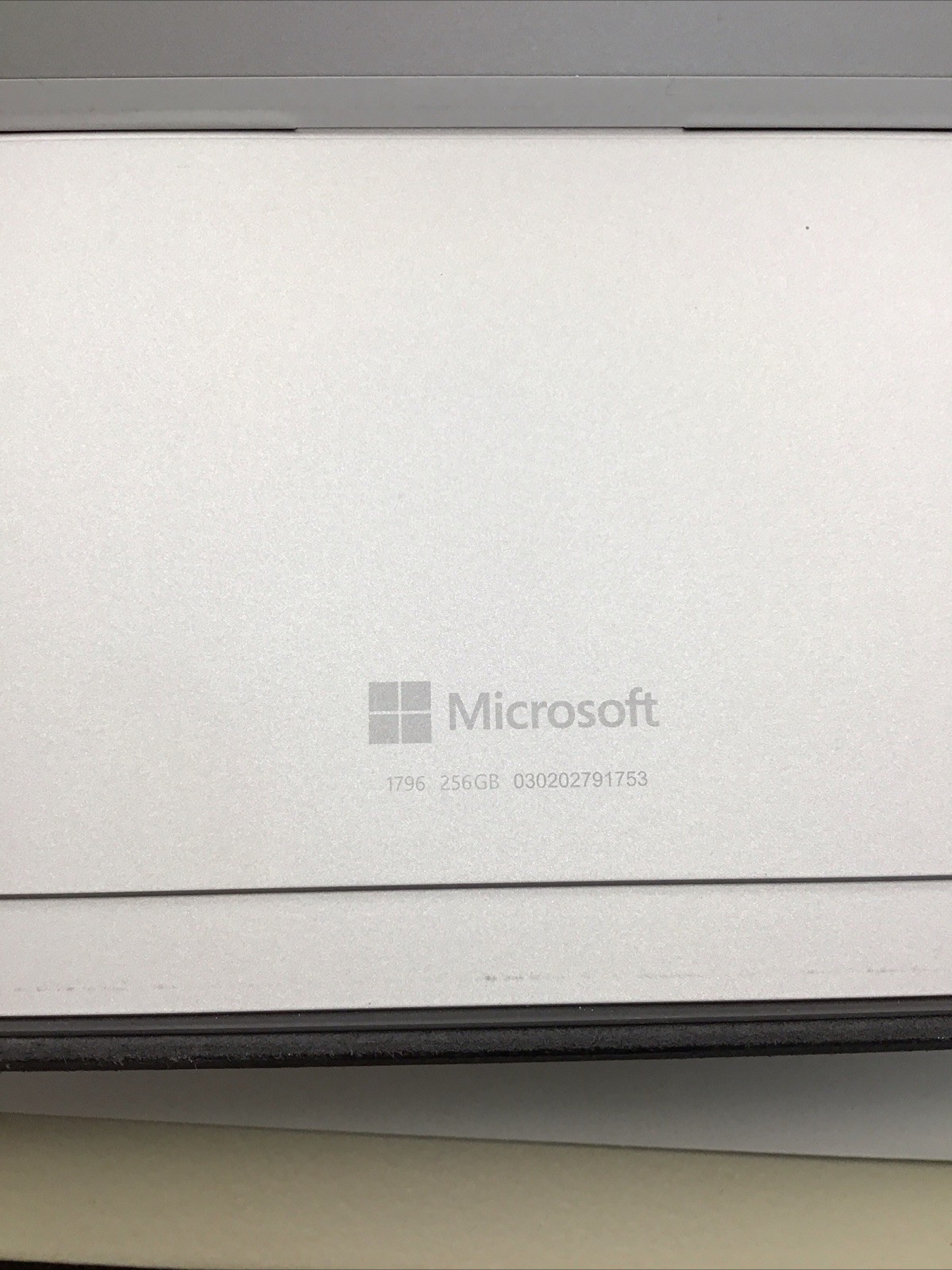 Microsoft Surface P6 12.3″ 1796 Laptop i5-8250U 8GB RAM 256GB SSD W11P SCREEN RD