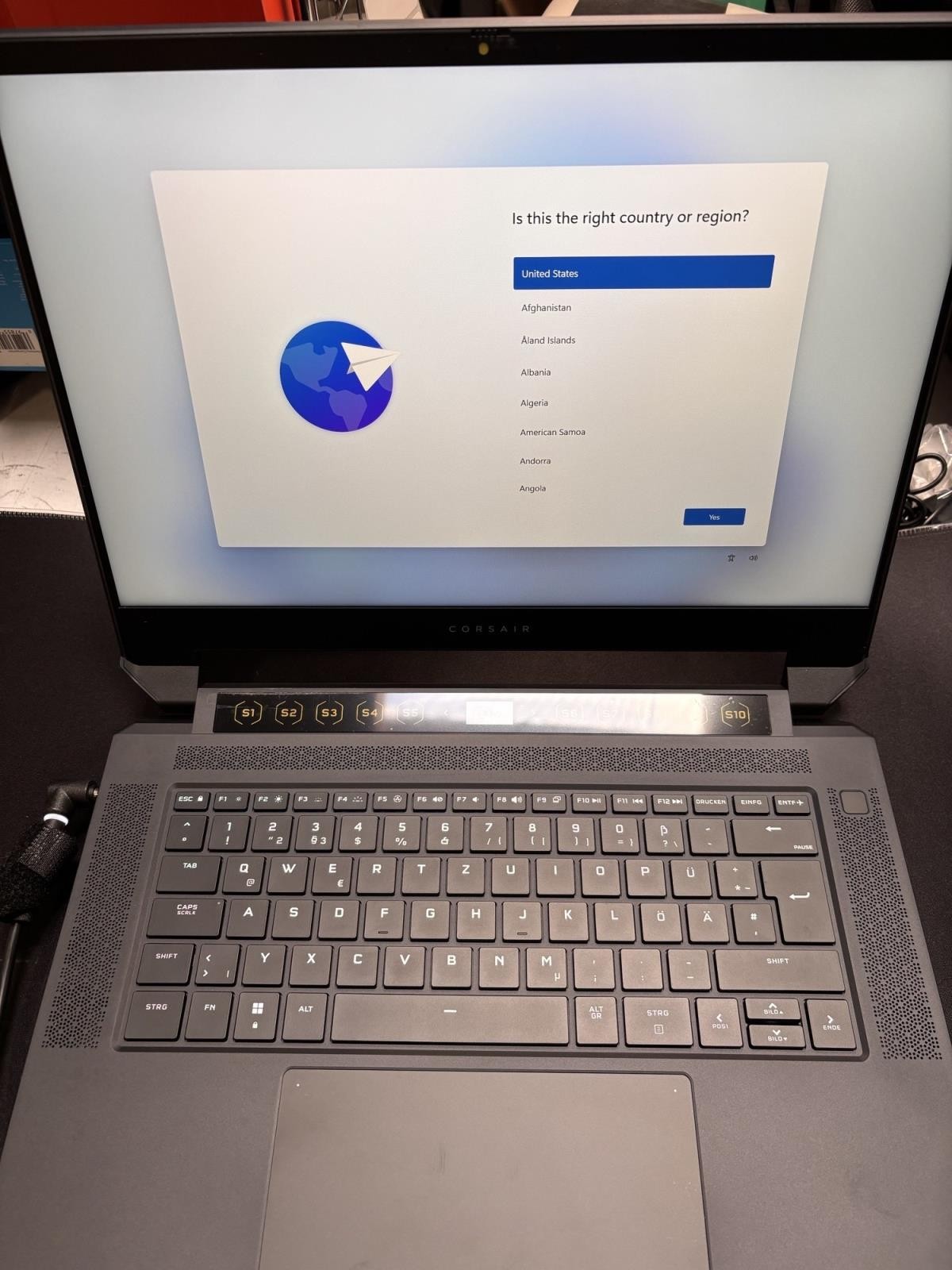 Corsair Voyager A1600 16” 1TB AMD Ryzen 7 16GB RAM Gaming Laptop- German Layout