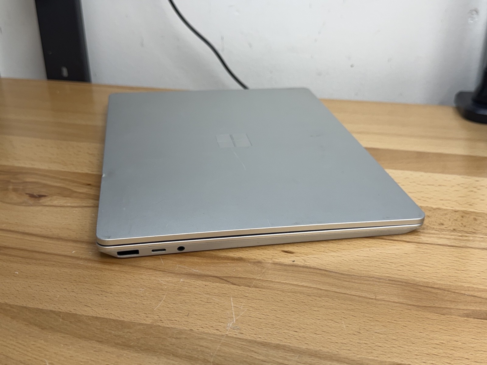 Microsoft Surface Laptop Go 1st Gen 1943 12.4″ i5-1035G1 1.0GHz 8GB RAM 128GB