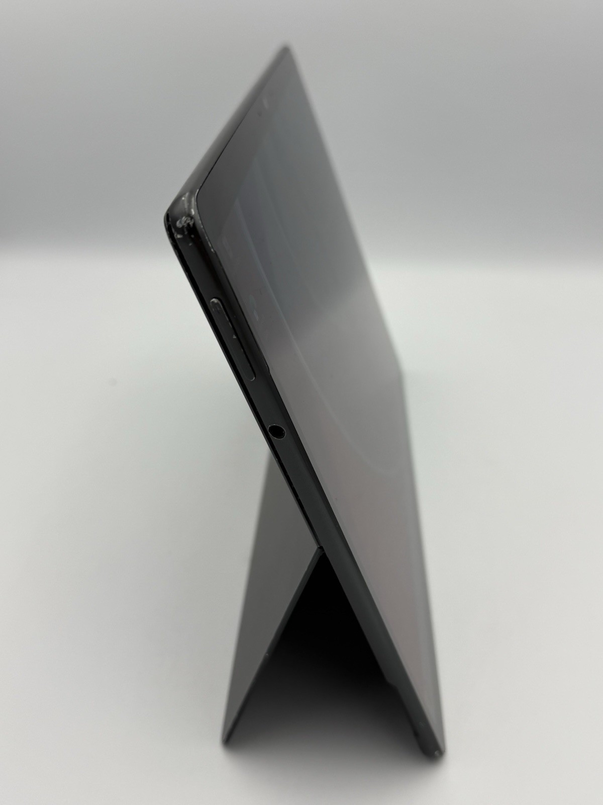 Microsoft Surface Pro 8 13” – i5 11th Gen | 8GB RAM | 256GB SSD (READ DESC) 39C