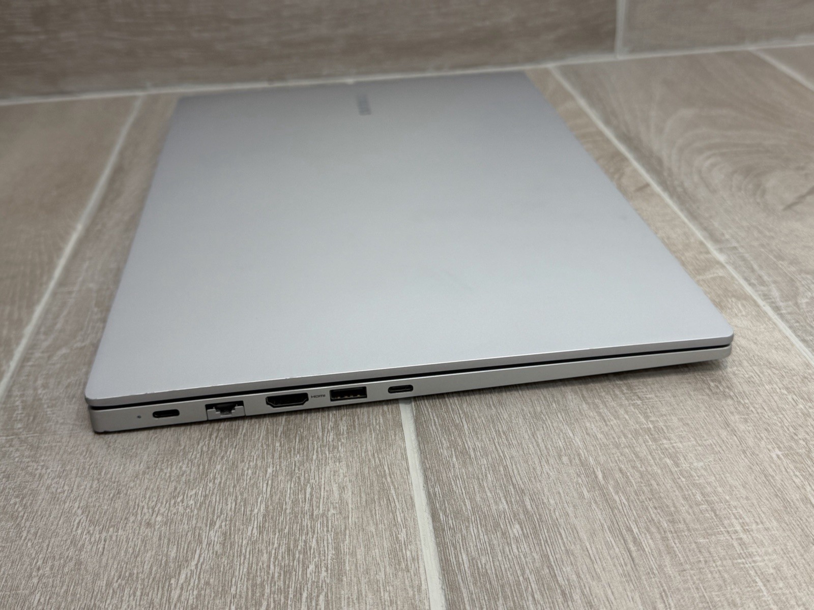Samsung Galaxy Book 4 15.6″ Core 7 150U 16GB RAM 512GB NVMe Win-11