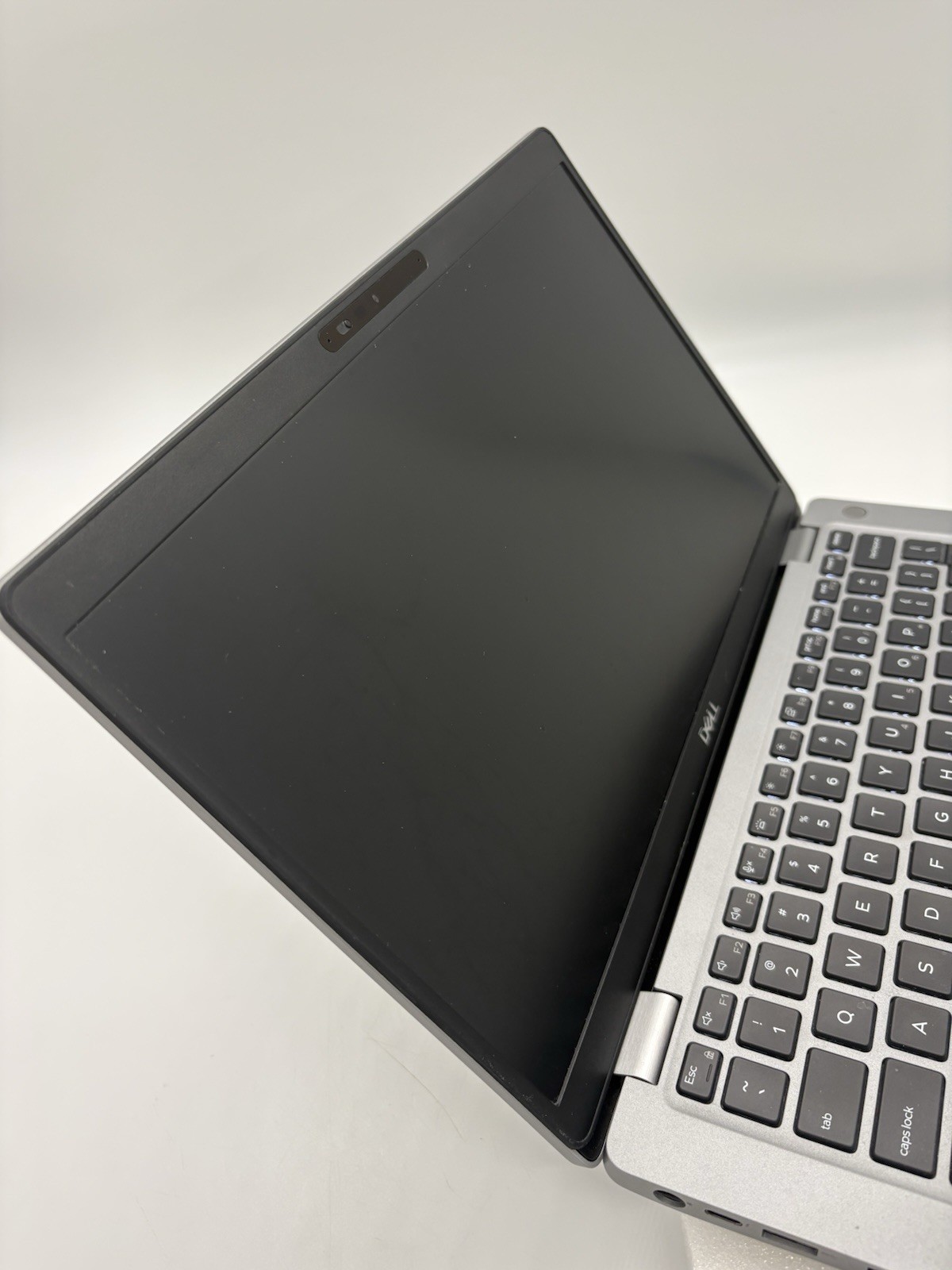 Dell Latitude 5411 15.6″ i7-10850H 2.70GHz | 16GB RAM 256GB SSD WINDOWS 11 PRO
