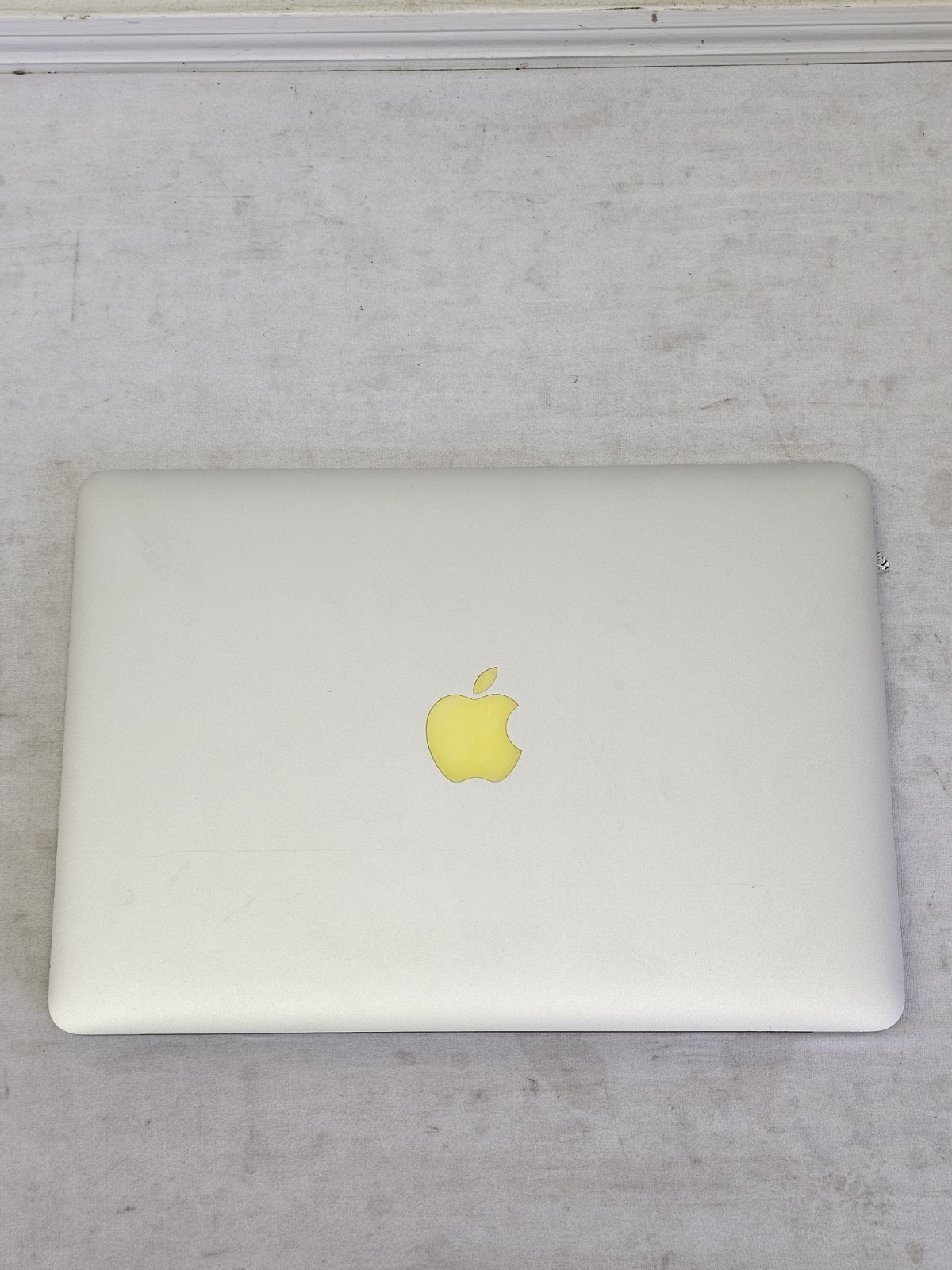 Apple MacBook Air A1466 Laptop – i5-4250u – 4GB RAM – 128GB SSD – NO OS – READ