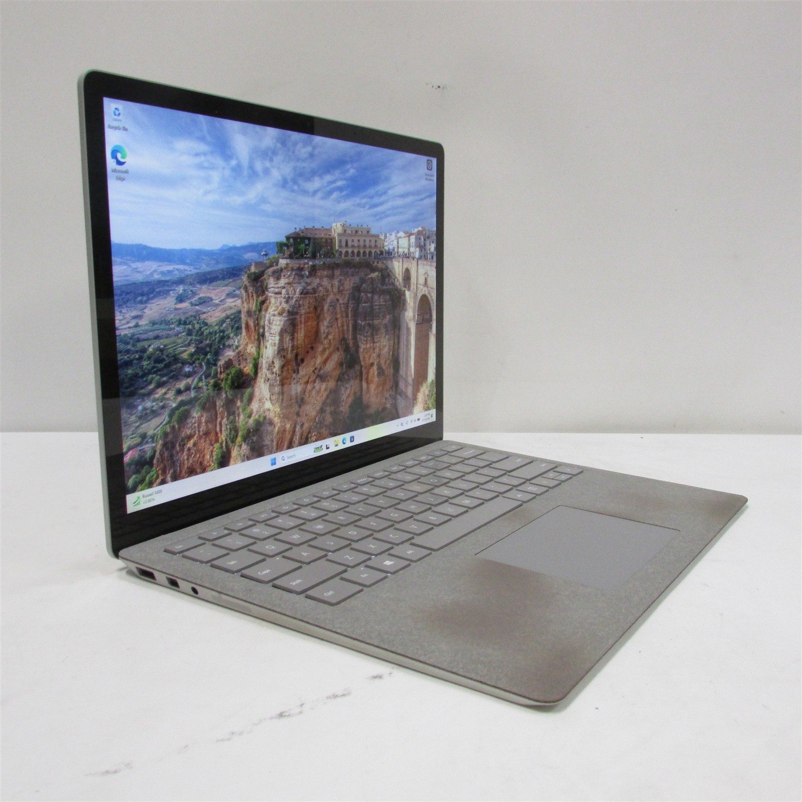 Microsoft Surface Laptop 2 1769 i5-8350U 2.4GHz 8GB RAM 128GB 13.5″ Win 11 Pro