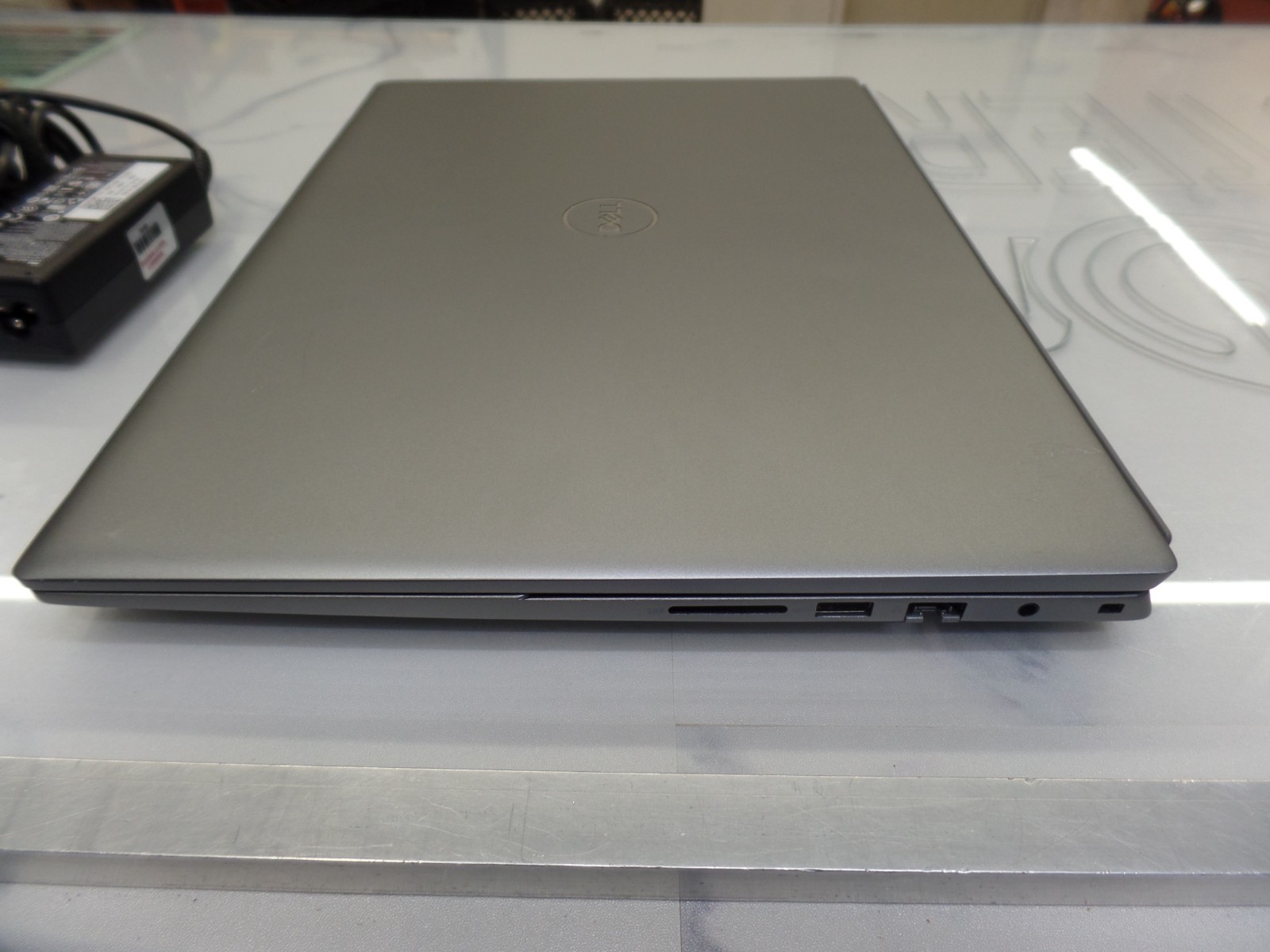 Dell Vostro 5620 16″ i7-1260P 2.10GHz 16GB 512GB SSD W11P GeForce MX570 Warranty