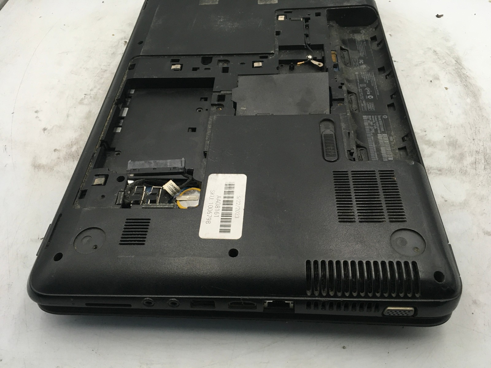 HP 2000 2C22DX – FOR PARTS/BAD LCD – INTEL PENTIUM 2020M – 4GB RAM -READ DESC-BB