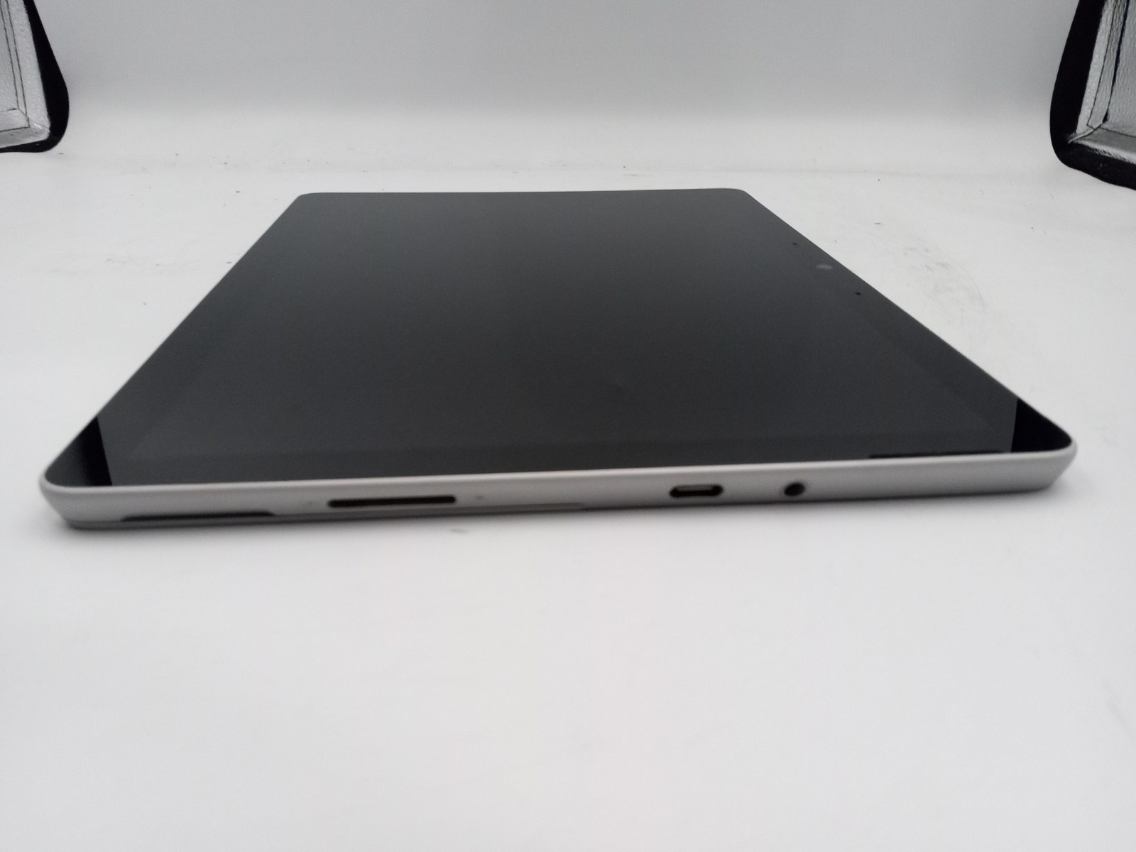 Microsoft Surface Go 3 10.5″ Touch i3-10100Y 8GB RAM 256GB SSD W11 -READ -RR