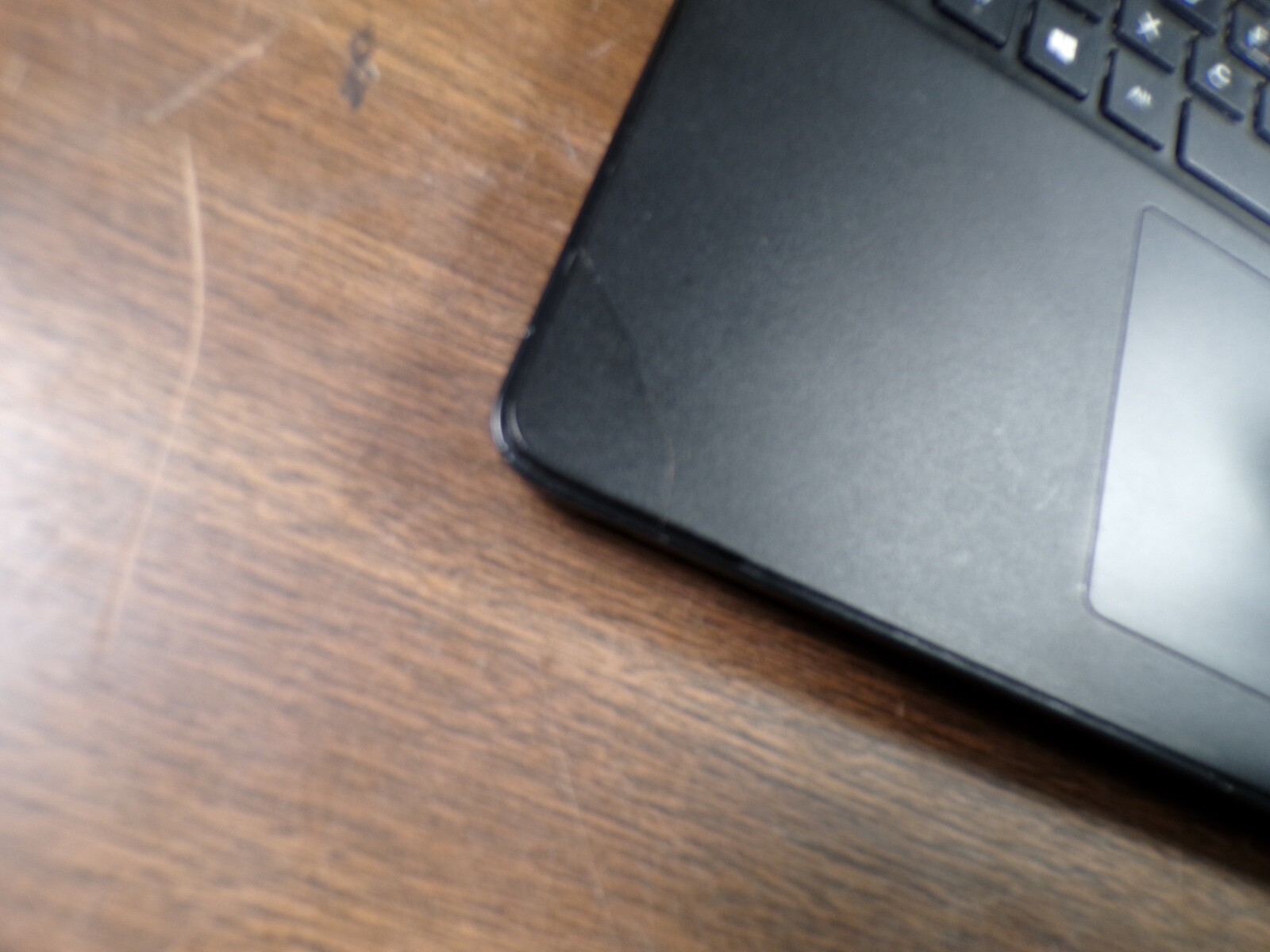 DELL LATITUDE 3590 INTEL CORE I5-8250U 1.60GHZ 8GB RAM **CRACKED SCREEN **NO HD