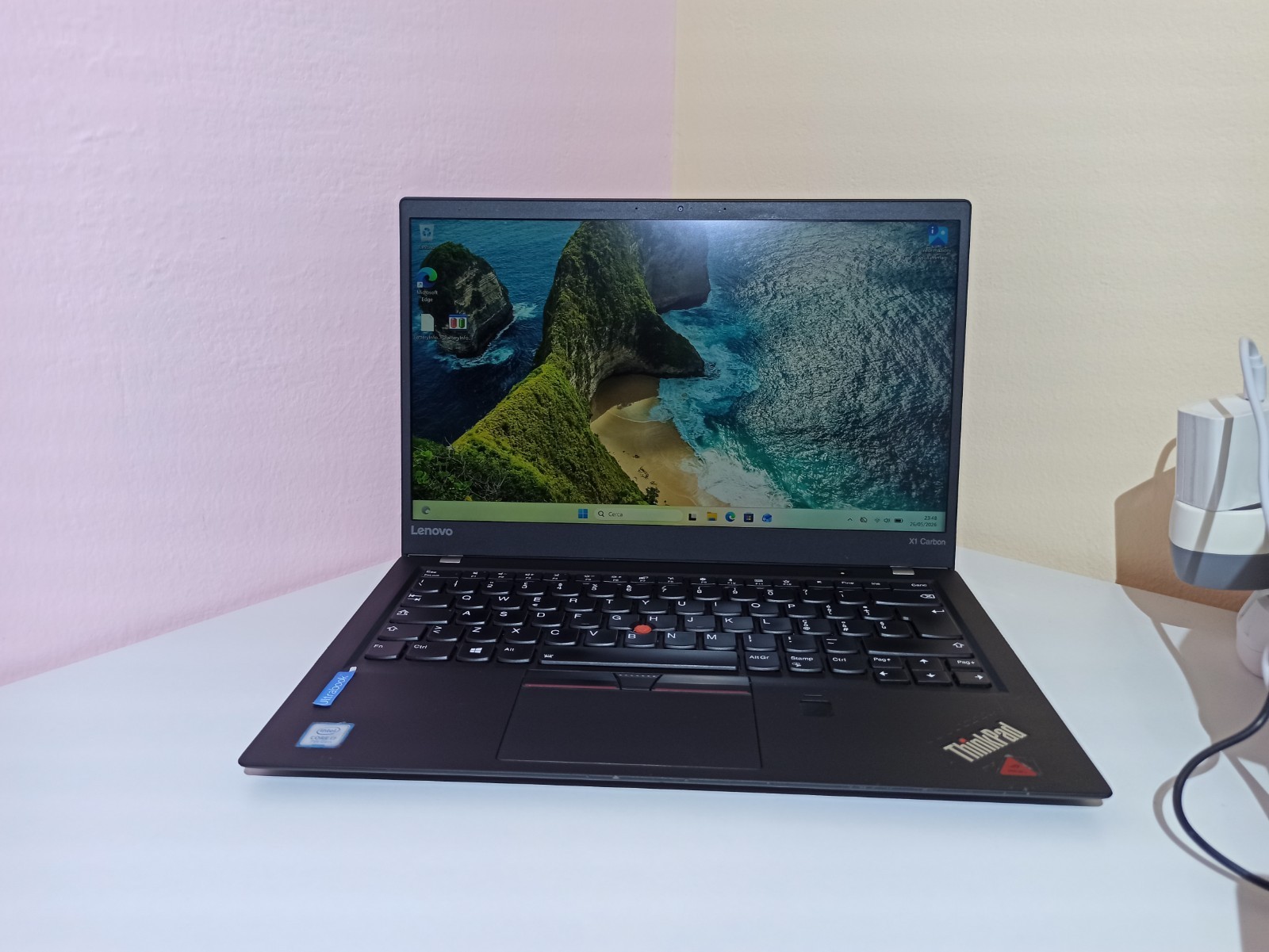 Lenovo Thinkpad X1 Carbon | Intel i7-7500 | 8GB RAM | 256GB M.2 SSD