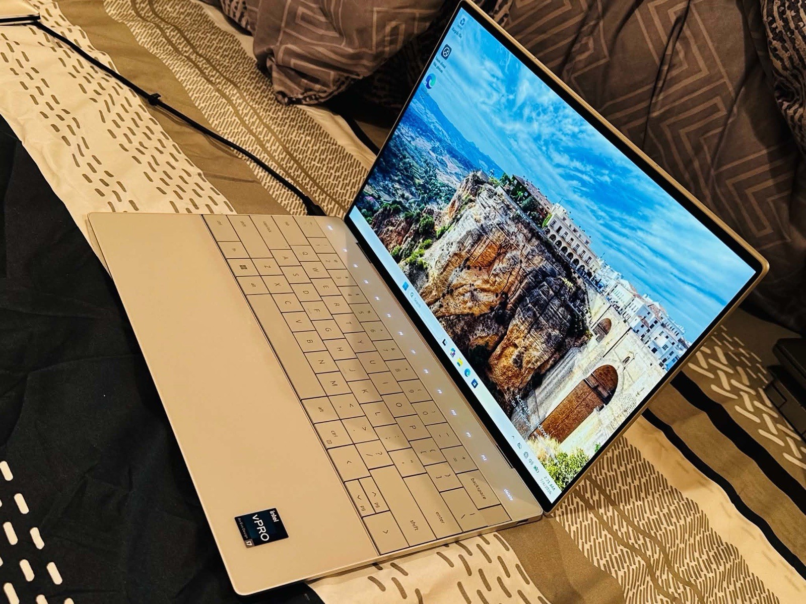 Dell XPS 9320 13in i7-1370P 16GB 512GB SSD Iris Xe Win11 Pro