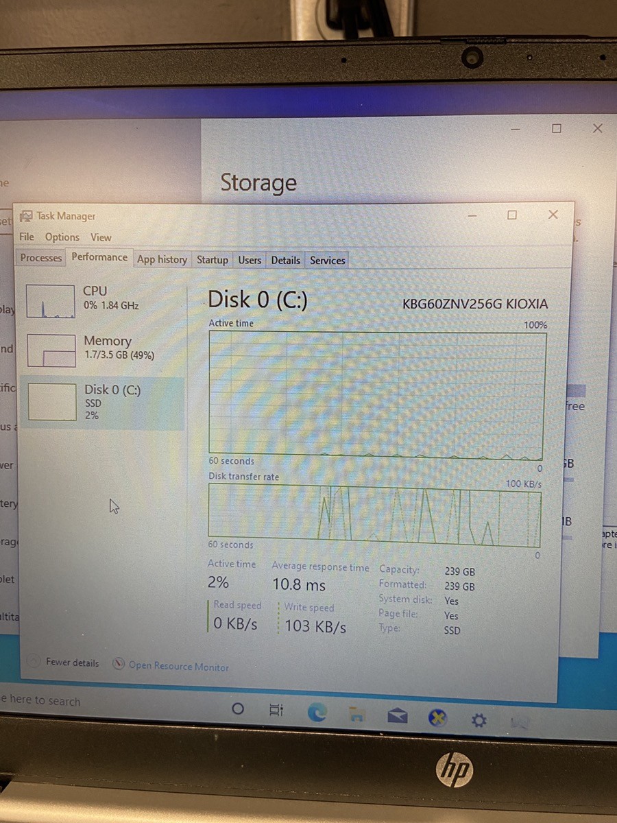 Windows 11, Amd Ryzen 3, 8 (CPU)@2.4ghz, 4gb ram and 256 SSD. Inclu (P04024390)