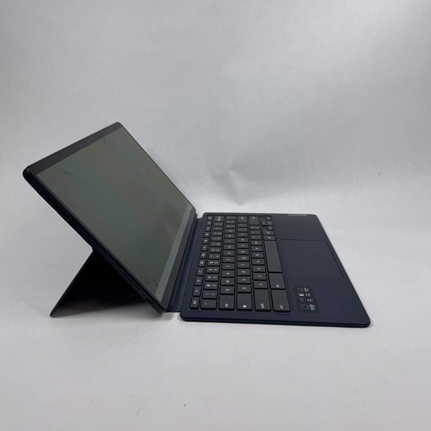 Lenovo IdeaPad Duet 5 13Q7C6 13.3″ Snapdragon 7c 2.55Ghz 8GB RAM 128GB SSD