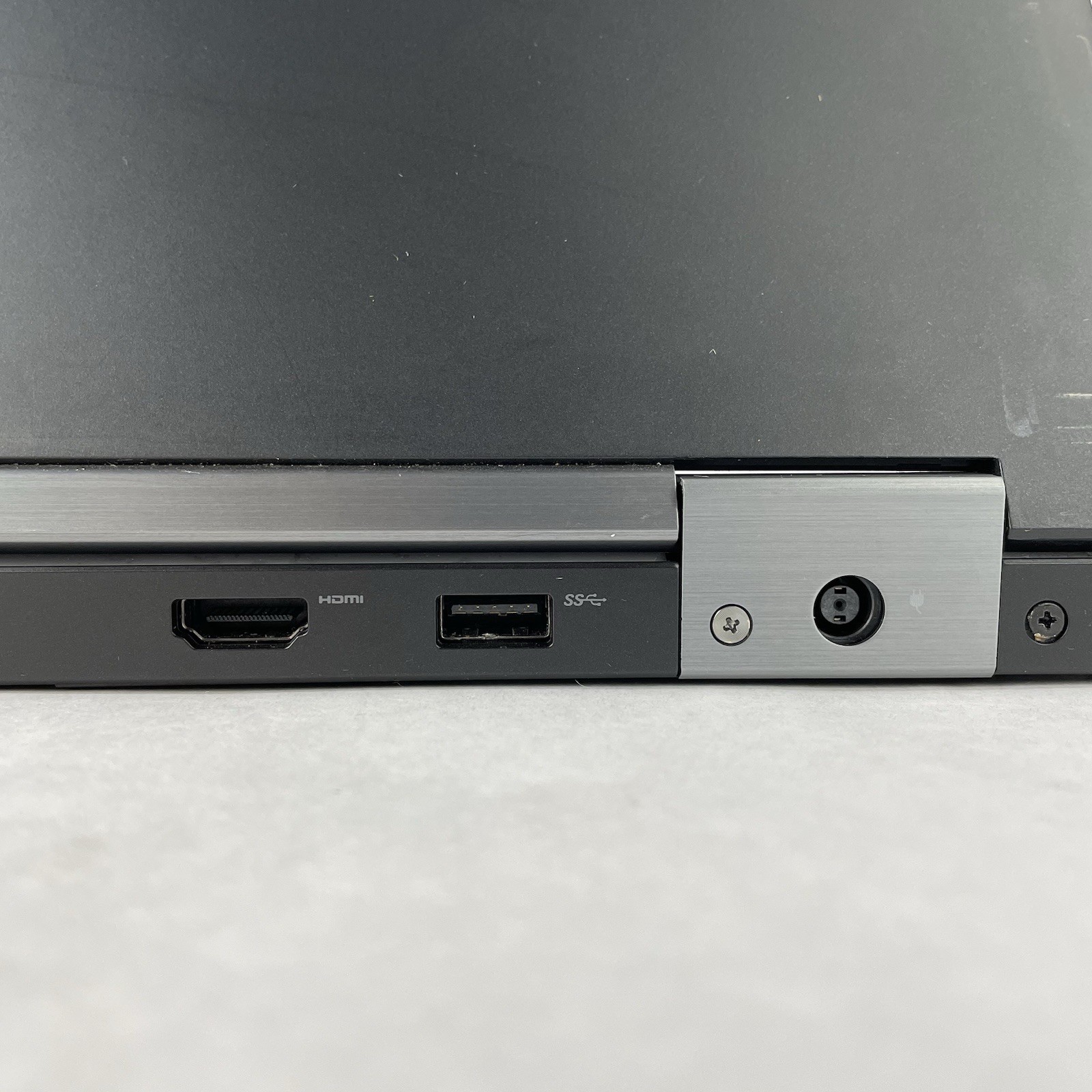 Dell Latitude E5570 15.6″ i5-6300U 2.40 GHz 8 GB RAM No SSD No OS No AC