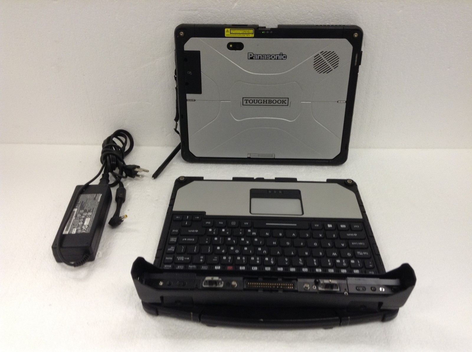 Panasonic Toughbook CF-33 MK1 i7-7600U 16GB 256GB SSD Touch, 2x Battery, 14K HRS