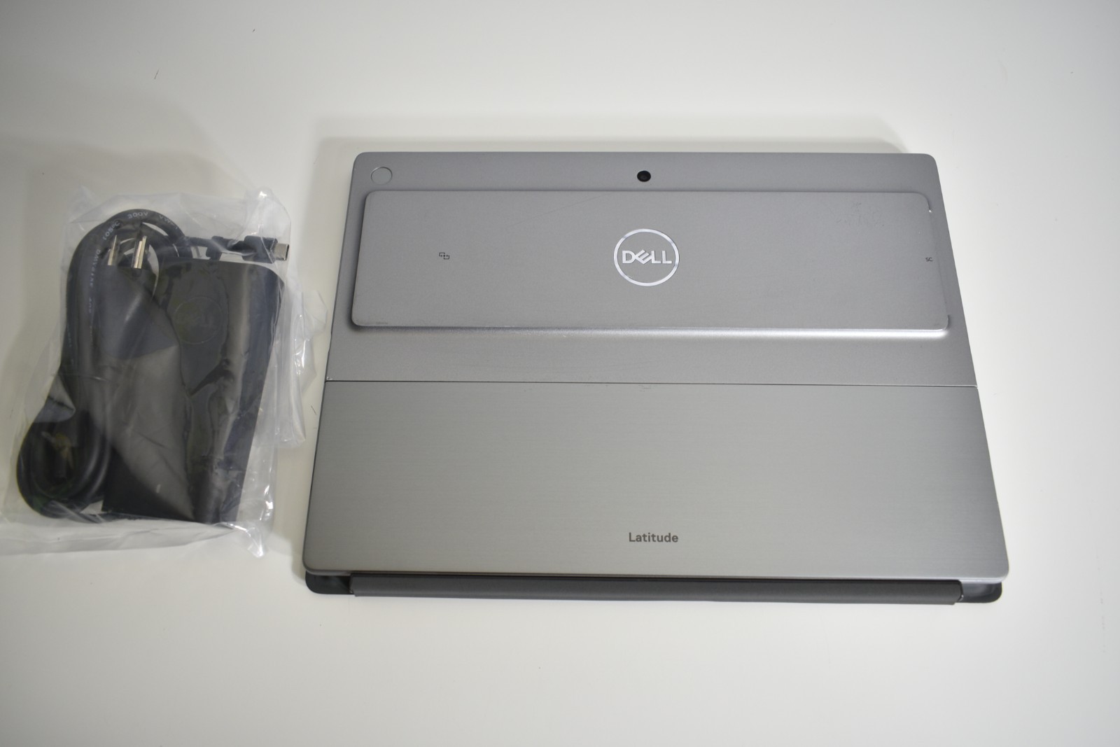 Dell Latitude 7320 Detachable Intel Core i7-1180G7 16GB Ram 256GB SSD + keyboard