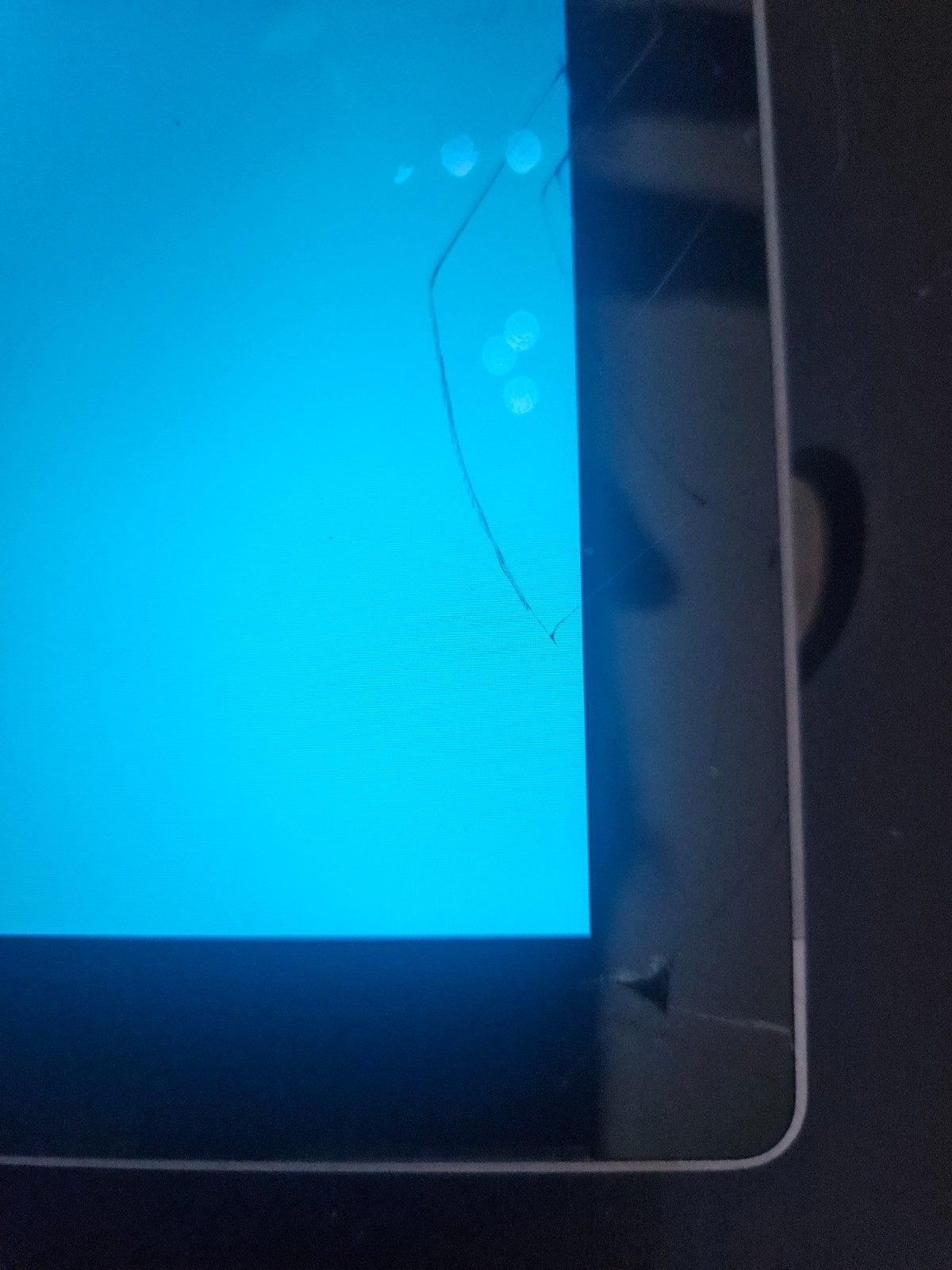 Microsoft Surface 3 (Model 1645) 128GB 4GB RAM — FOR PARTS / REPAIR — Cracked Sc