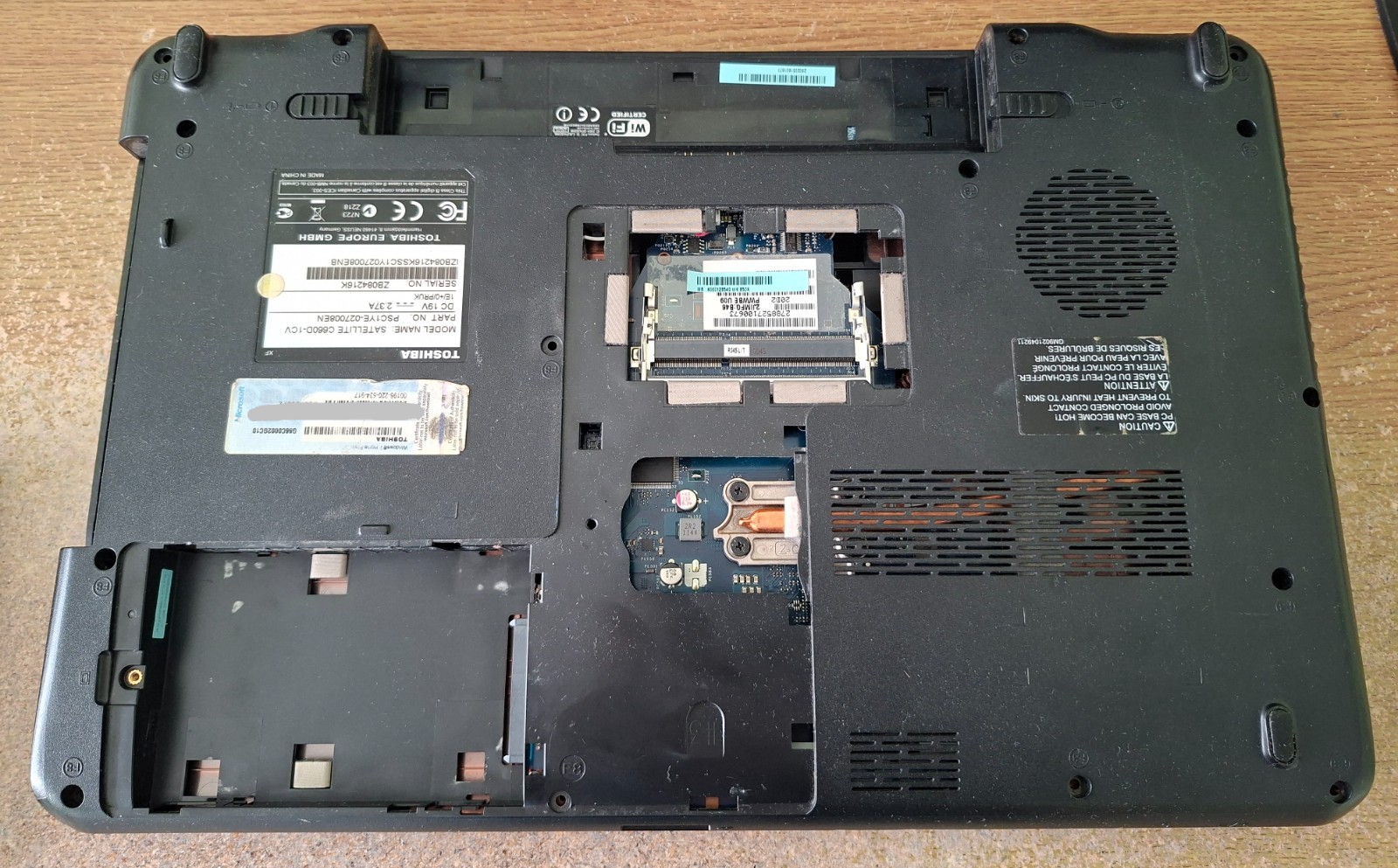 Toshiba Satellite C660D-1CV PSC1YE Laptop 15.6″ 3GB 240GB Windows Vista/7 Dual