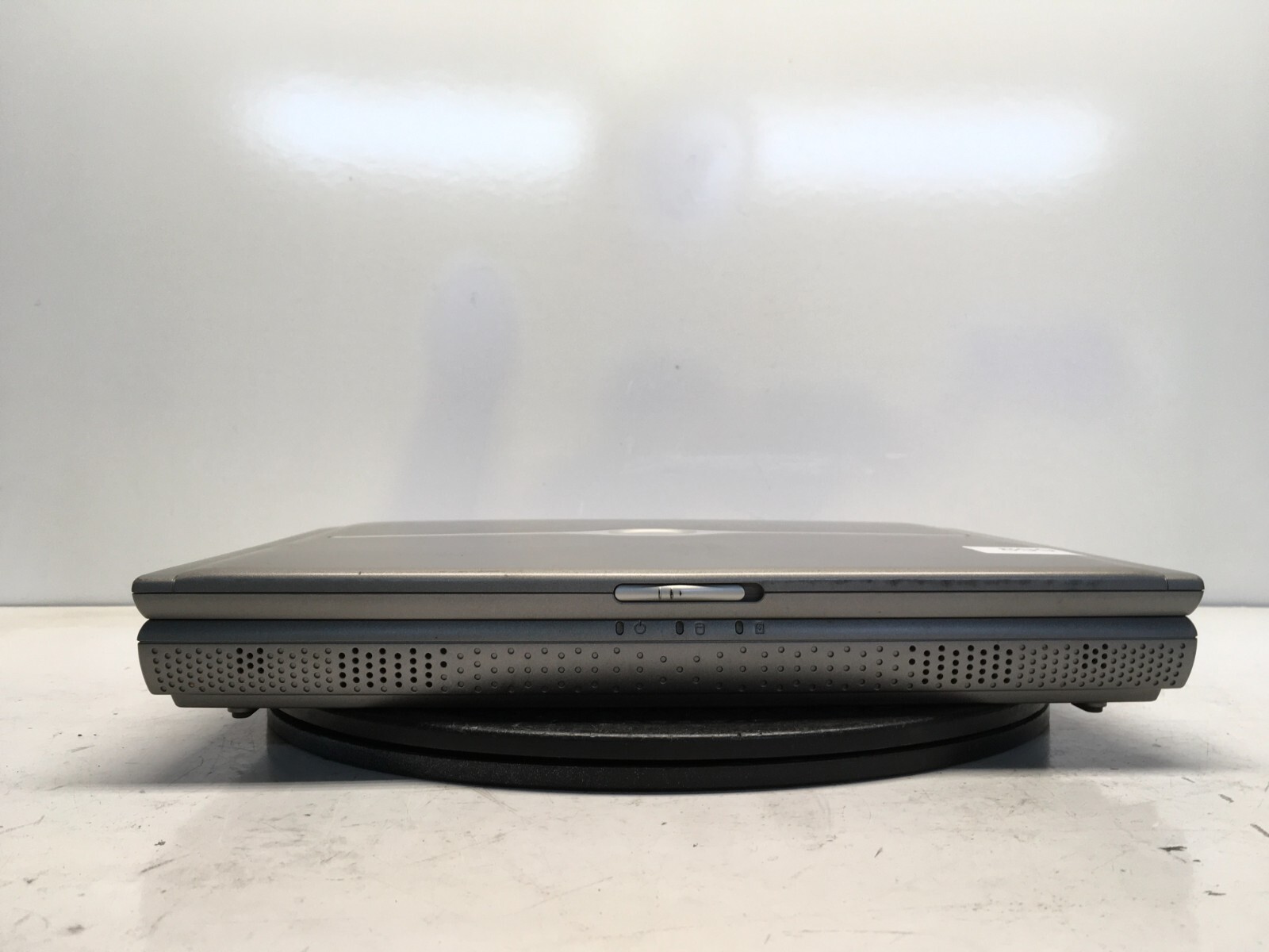 Dell Inspiron 1150 Intel Pentium 4 2.8GHz 1 GB NO HDD – Dim Screen