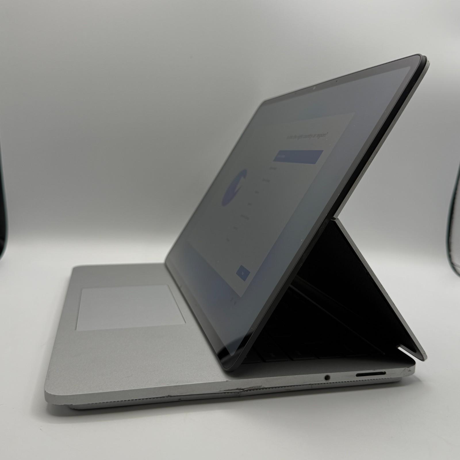 Microsoft Surface Laptop Studio 1964 14.4″ i7-11370H RTX 3050 Ti 16GB RAM 512GB