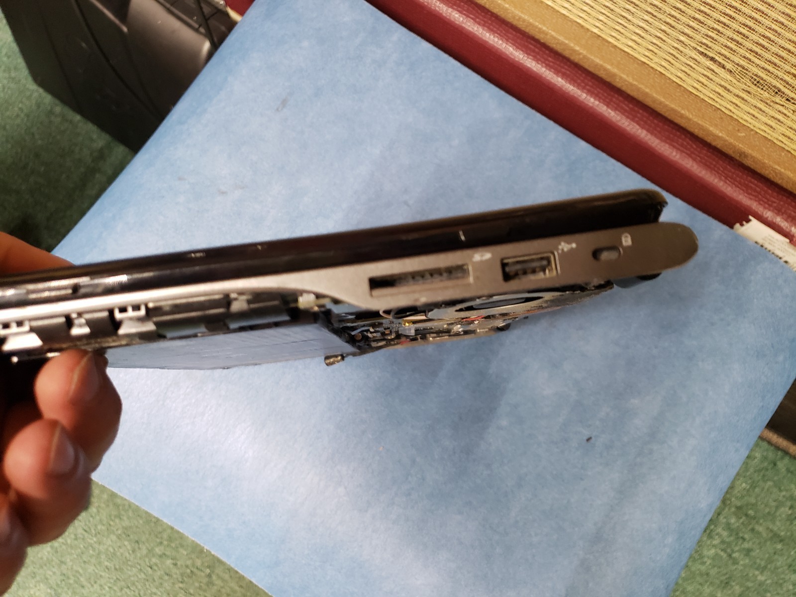 Acer Chromebook C720 Series Model ZHN, HDMI, USB, SD, audio damaged for parts