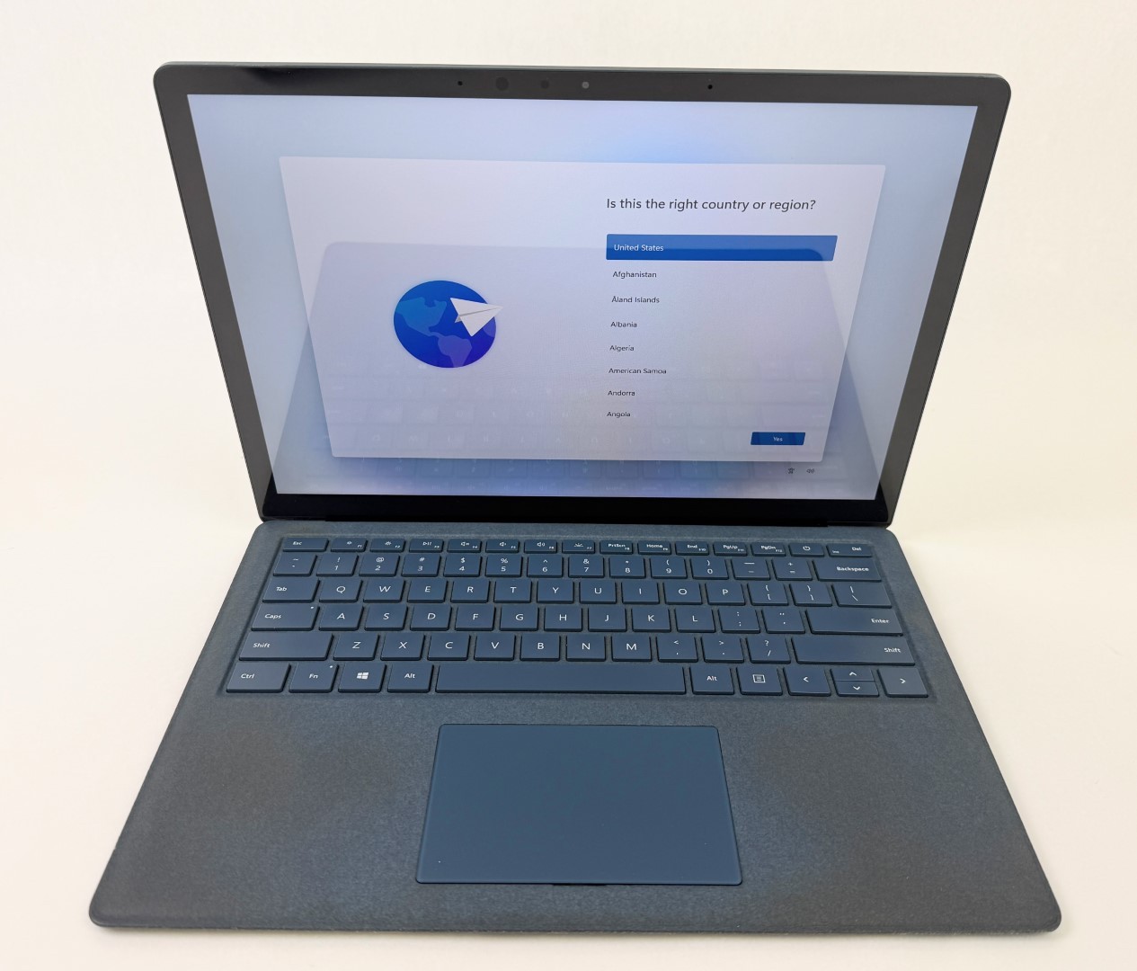 Microsoft Surface Laptop 2 1769 13.5″ NON-Touch i5-8250U 8GB 256GB W11H – Issues