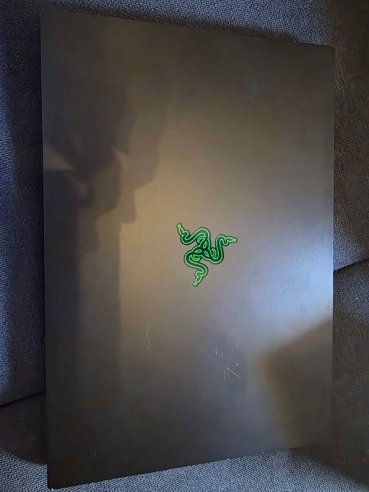 Razer Blade 16″ Gaming Laptop OLED QHD + 240Hz i9-14900HX RTX4080 32GBRAM 1TBSSD