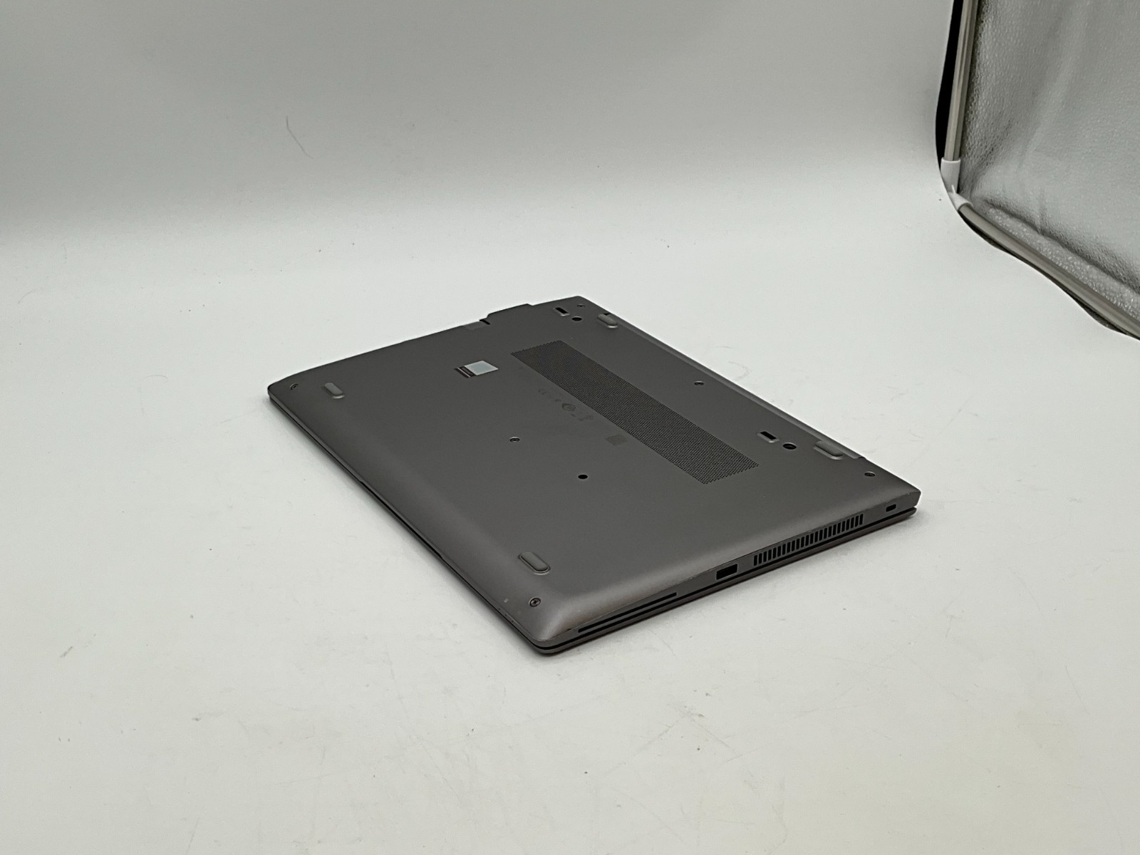 HP ZBook 14u G5 4VY18US i7-8650U 1.90G 8GB no os NVMe LAPTOP 5CG833382J