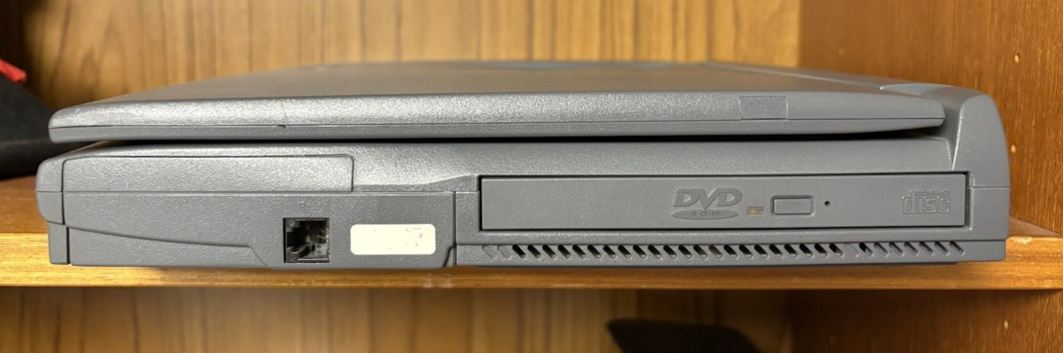 Vintage Toshiba Laptop Pentium III 600 128MB Multi-boots Win 2000 NT 4.0 AND 98