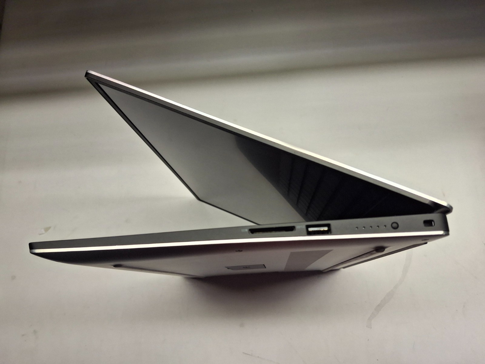 Dell XPS 15 9570 intel core i7-8750H, 16GB, 256GB SSD, WC,Wifi W11P GTX 1050 GPU