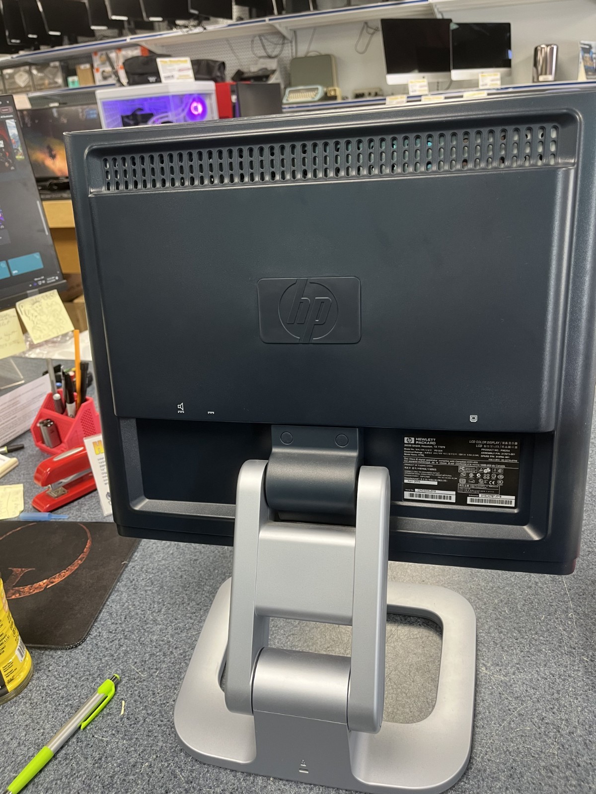 hp pavilion f1703 USED IN BOX Vintage monitor
