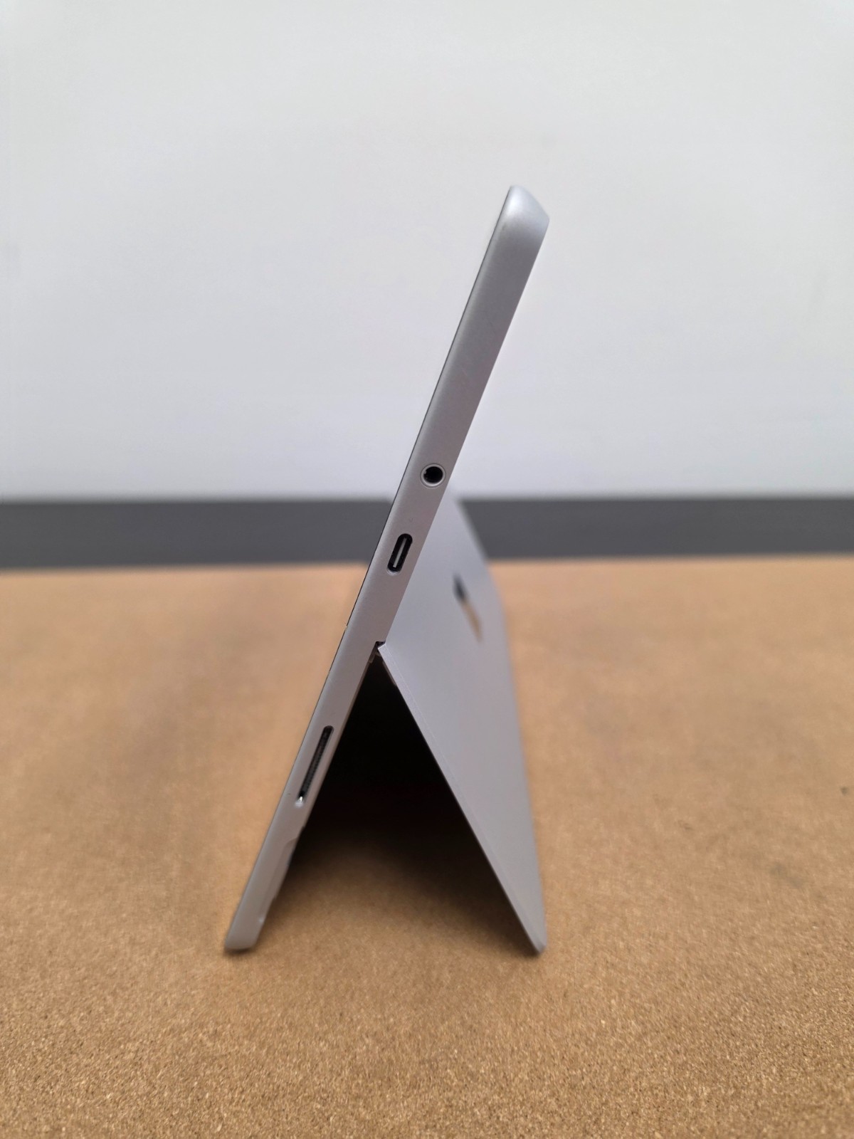 Microsoft Surface Go 3 i3-10100Y 8GB Ram 128GB SSD Win 11 Pro