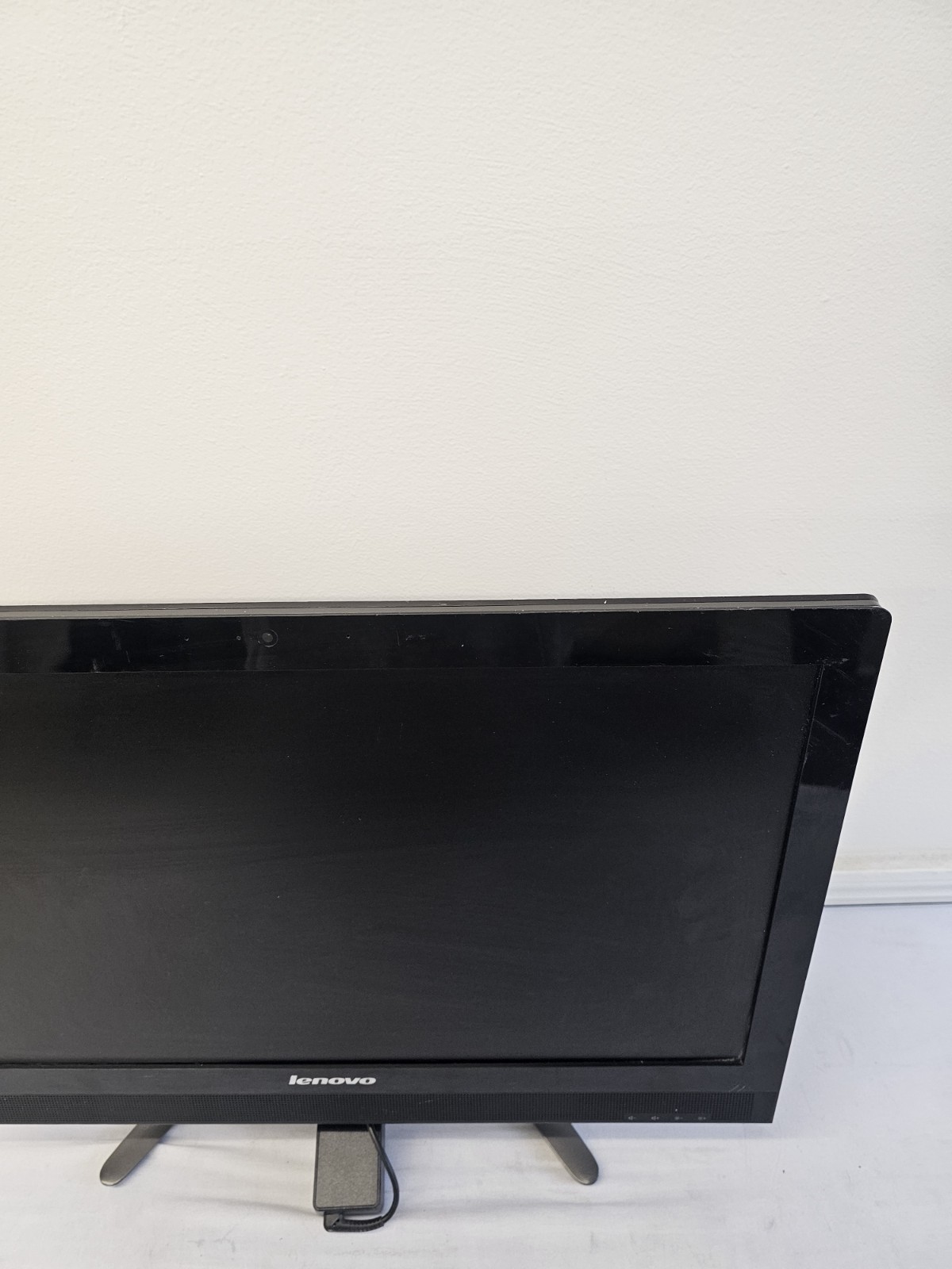 Lenovo C560 All-In-One – Intel i3-4150T – 8GB RAM – 500GB SSD – Windows 10