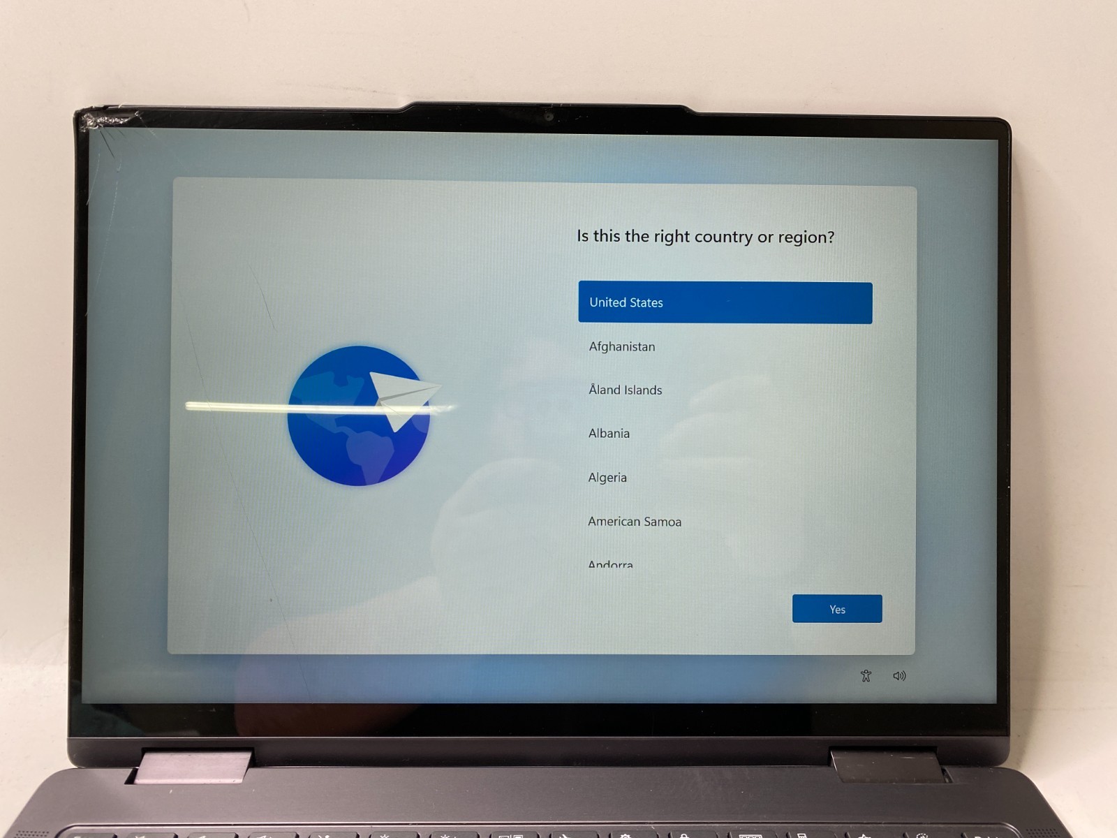 Lenovo Thinkpad Yoga 7 2-in-1 Touch Ultra 5 125U 16GB 512GB SSD – Cracked PARTS
