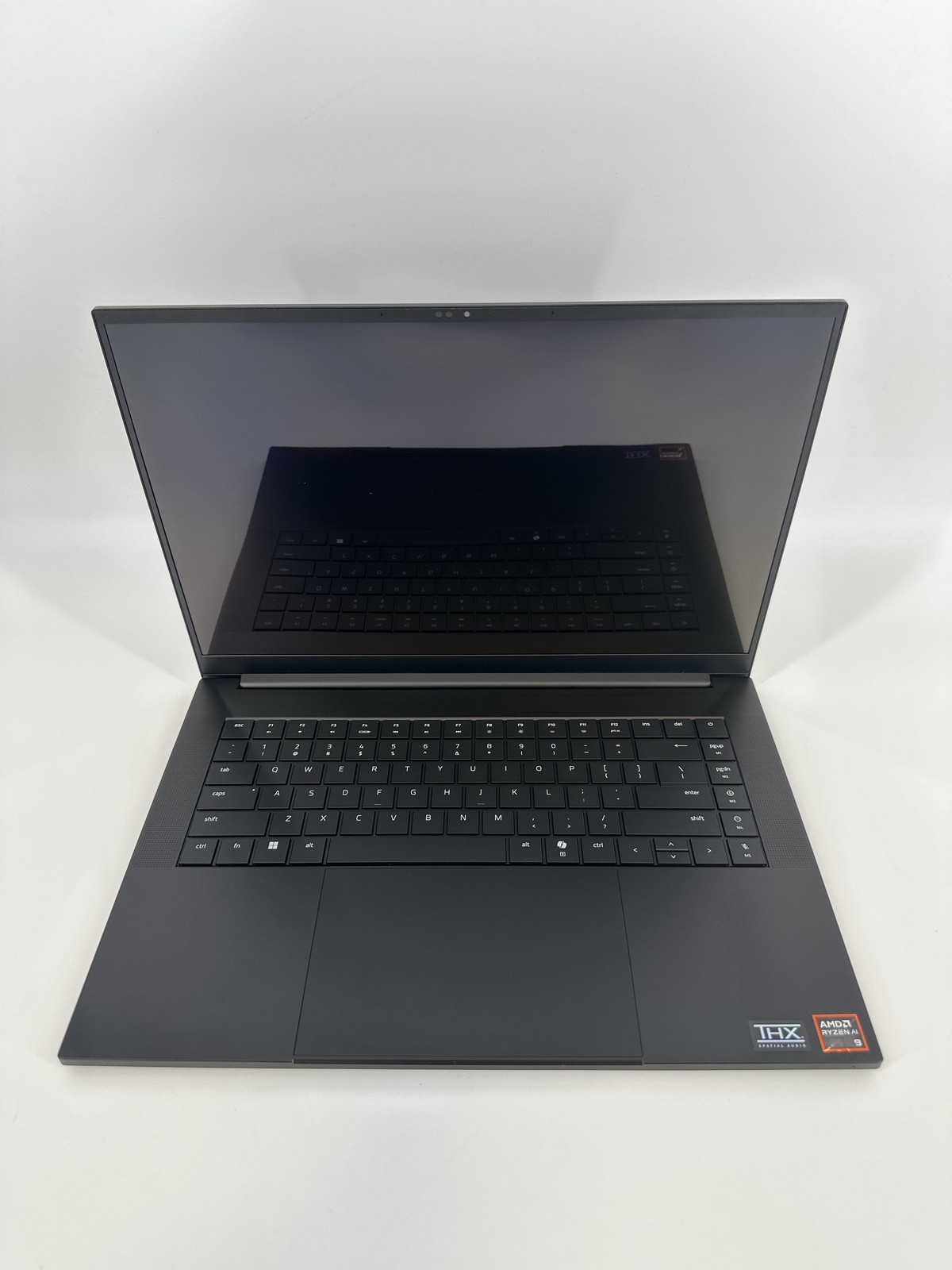 Razer Blade 16 240Hz QHD+ 2.0 GHz Ryzen AI 9 365 32GB 1TB SSD NVIDIA RTX 5070