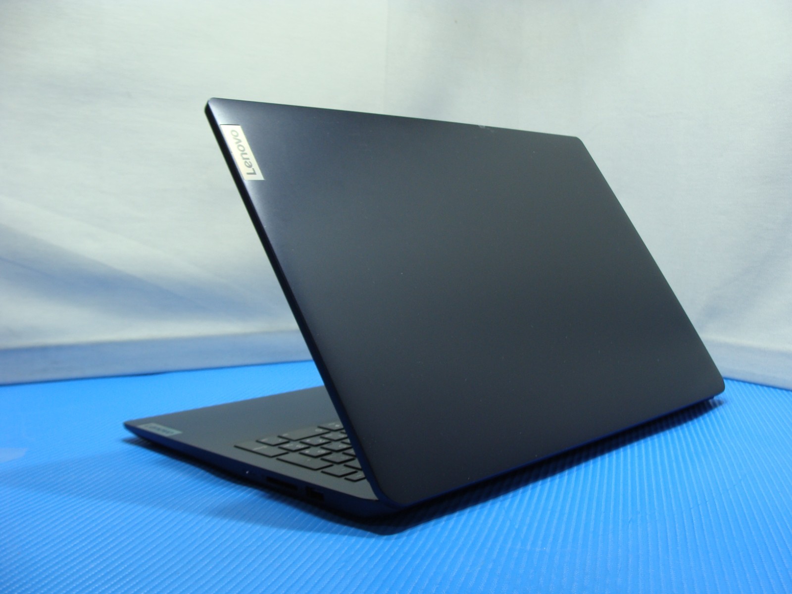 Lenovo IdeaPad 1 15AMN7 15.6″ FHD TOUCH Ryzen 5 7520U 2.8Ghz 8GB 256GB Win11Home