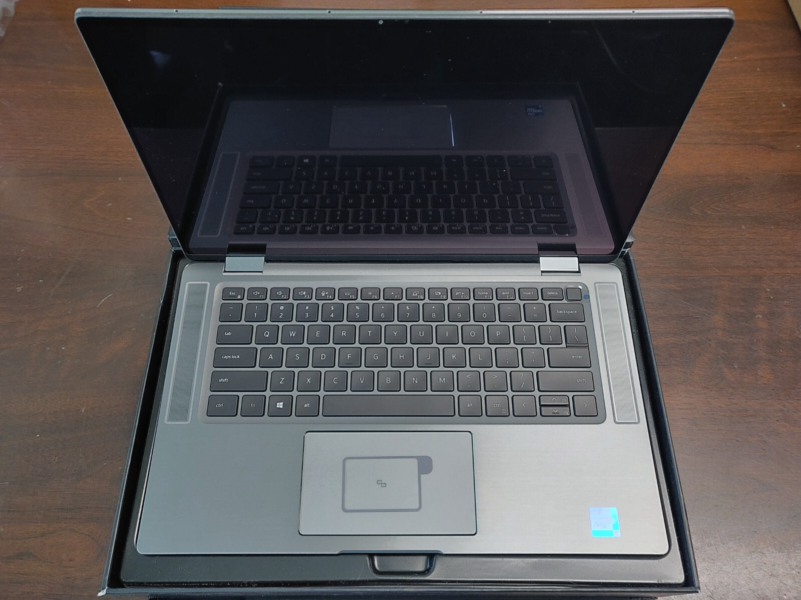 Dell 15″ Latitude 9520 Multi-Touch 2-in-1 Laptop i7-1185G7 16 GB DDR4 512 GB SSD